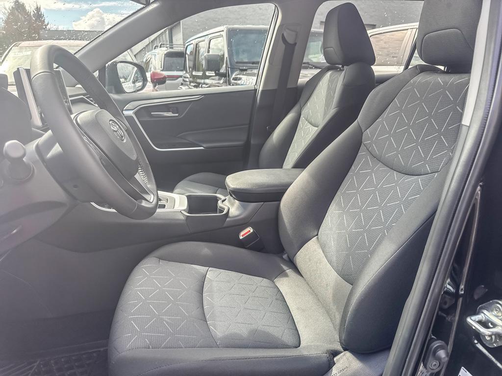 2025 Toyota RAV4 XLE AWD — photo 19