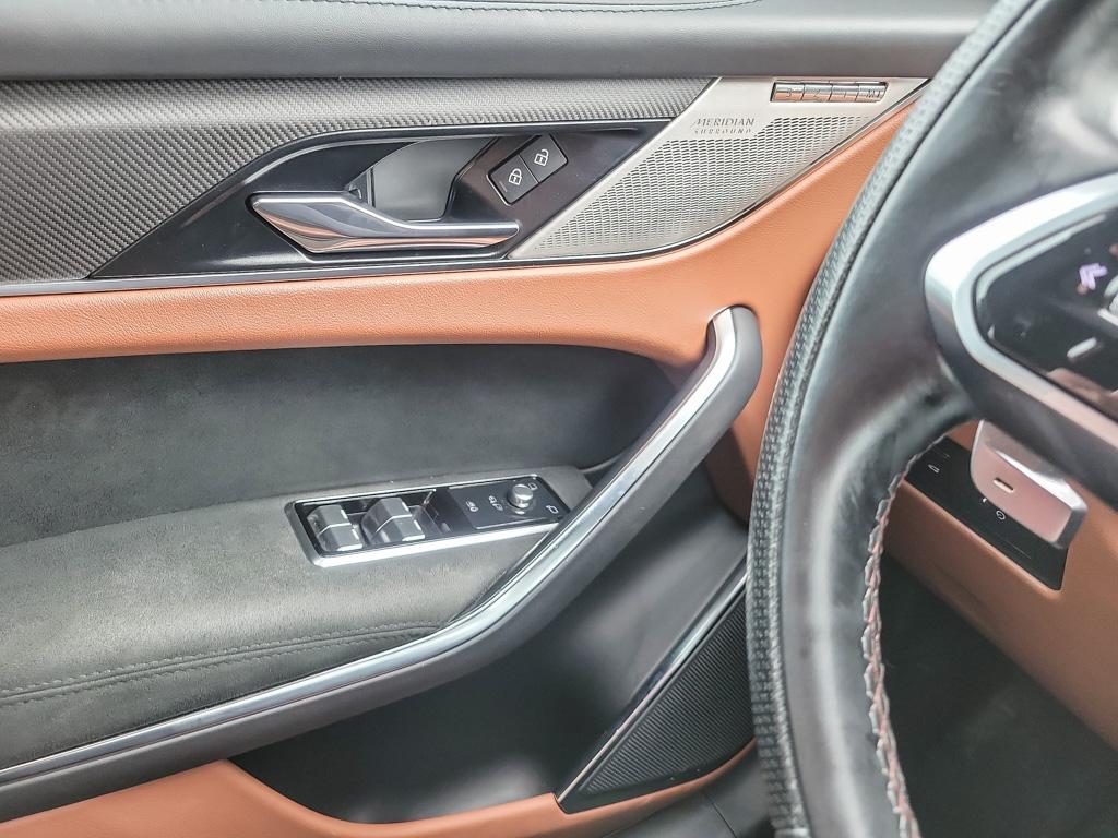 2023 Jaguar F-PACE SVR P550 Auto — photo 16