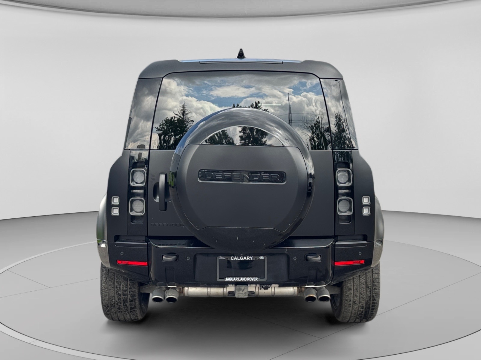 2024 Land Rover Defender 110 P525 V8 — photo 4
