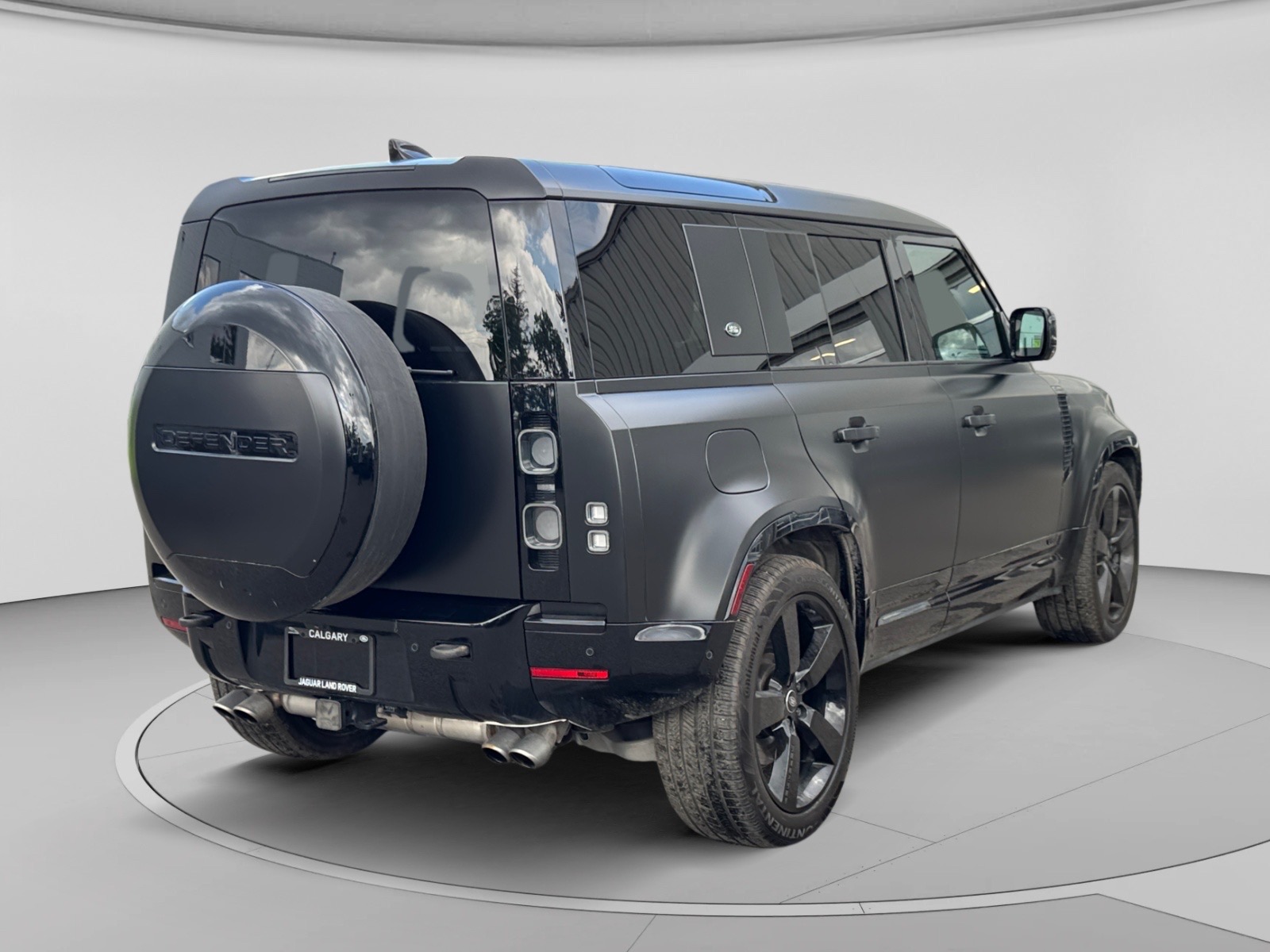 2024 Land Rover Defender 110 P525 V8 — photo 5