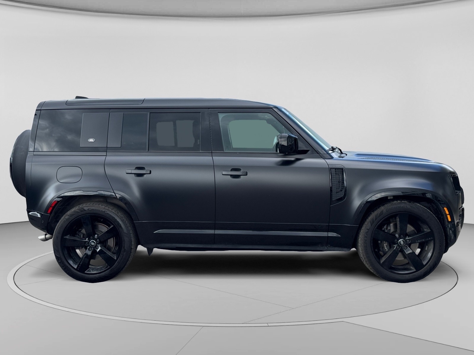 2024 Land Rover Defender 110 P525 V8 — photo 6