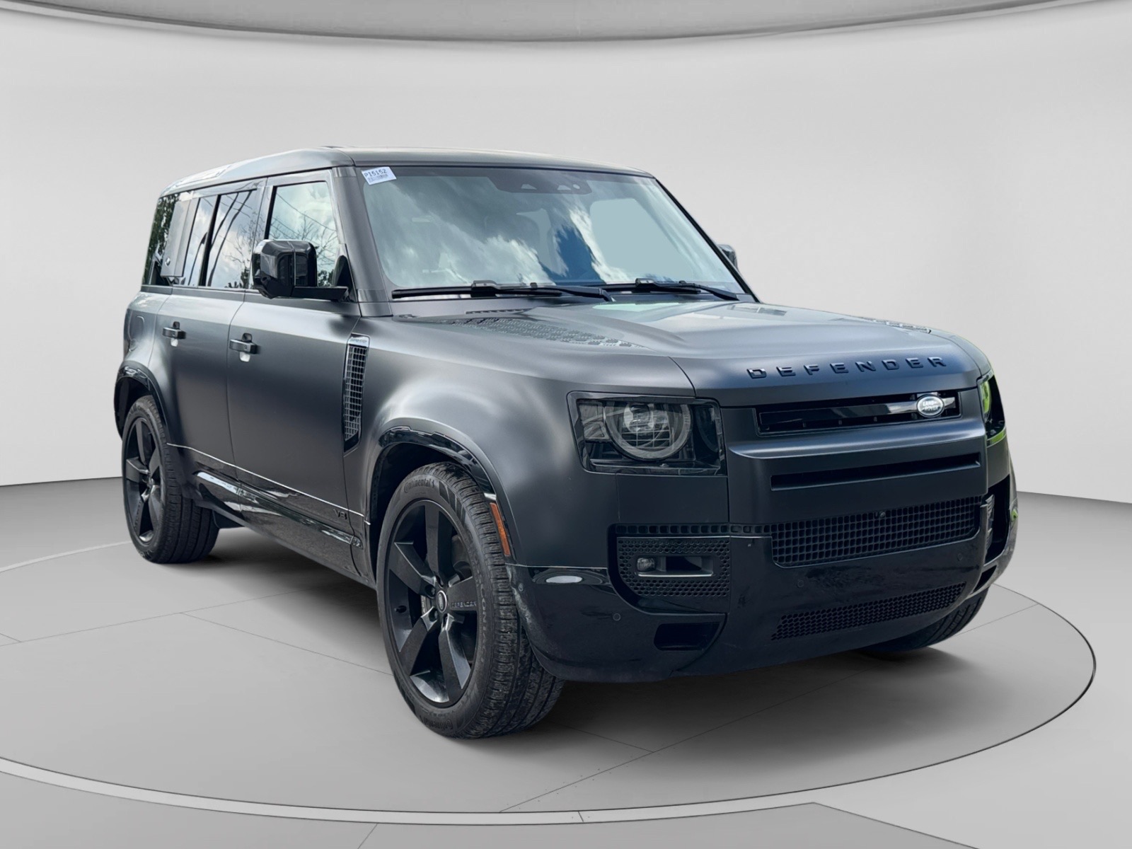 2024 Land Rover Defender 110 P525 V8 — photo 7