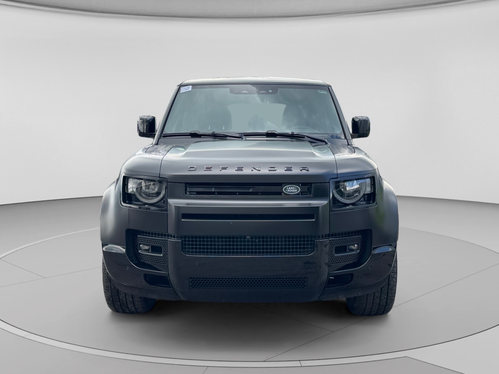 2024 Land Rover Defender 110 P525 V8 — photo 8