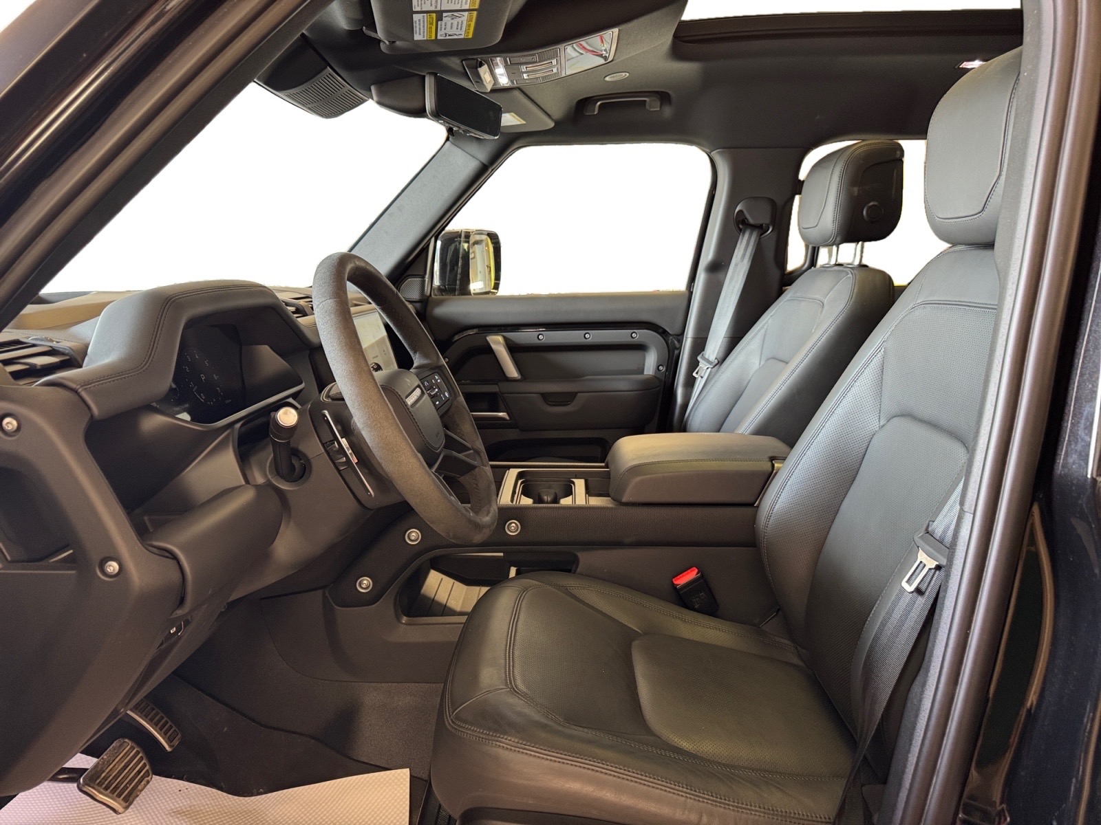 2024 Land Rover Defender 110 P525 V8 — photo 9