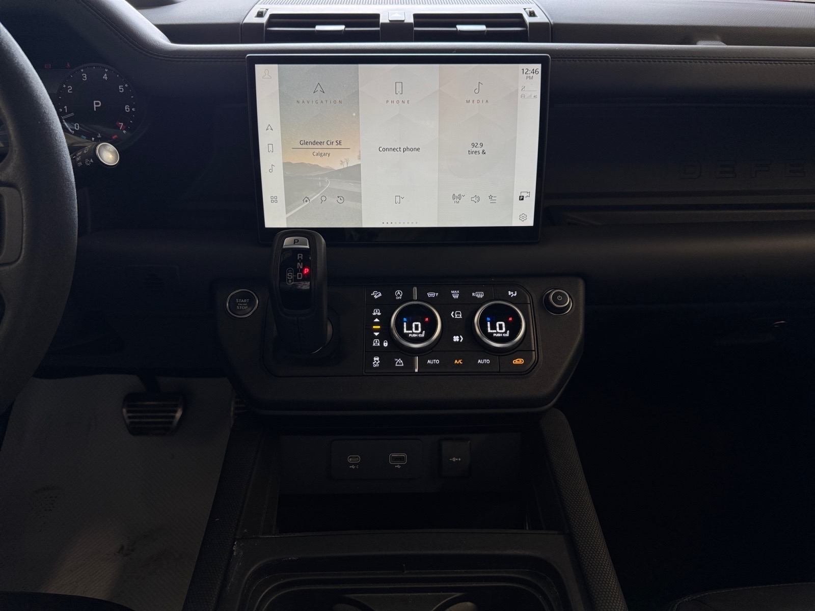 2024 Land Rover Defender 110 P525 V8 — photo 13