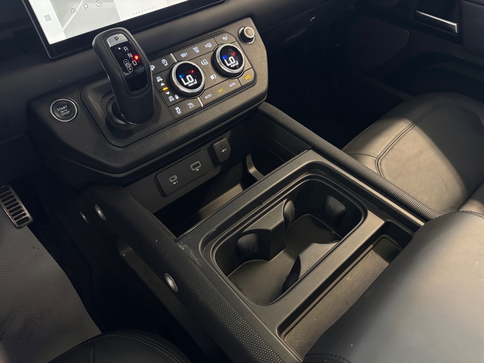 2024 Land Rover Defender 110 P525 V8 — photo 15