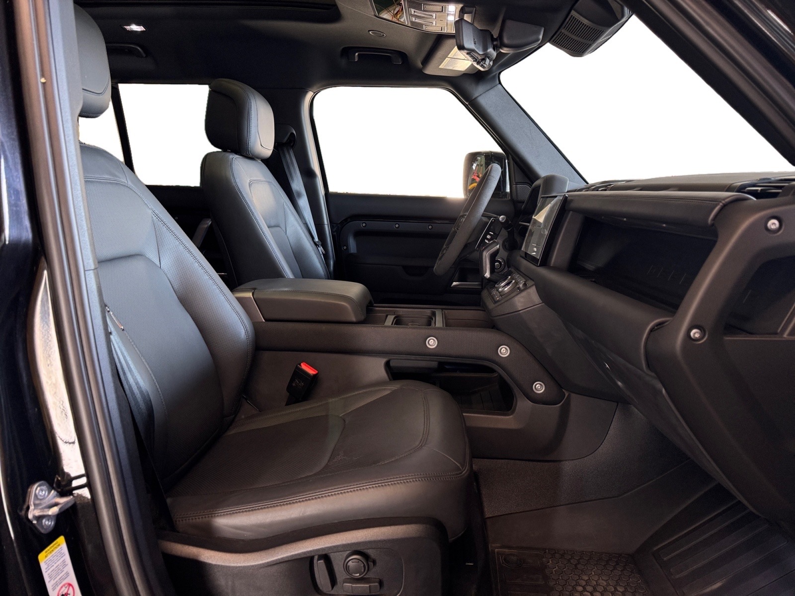 2024 Land Rover Defender 110 P525 V8 — photo 17