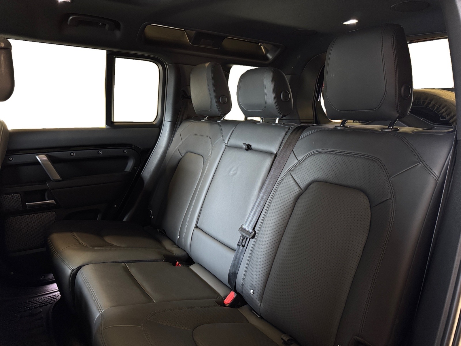 2024 Land Rover Defender 110 P525 V8 — photo 18