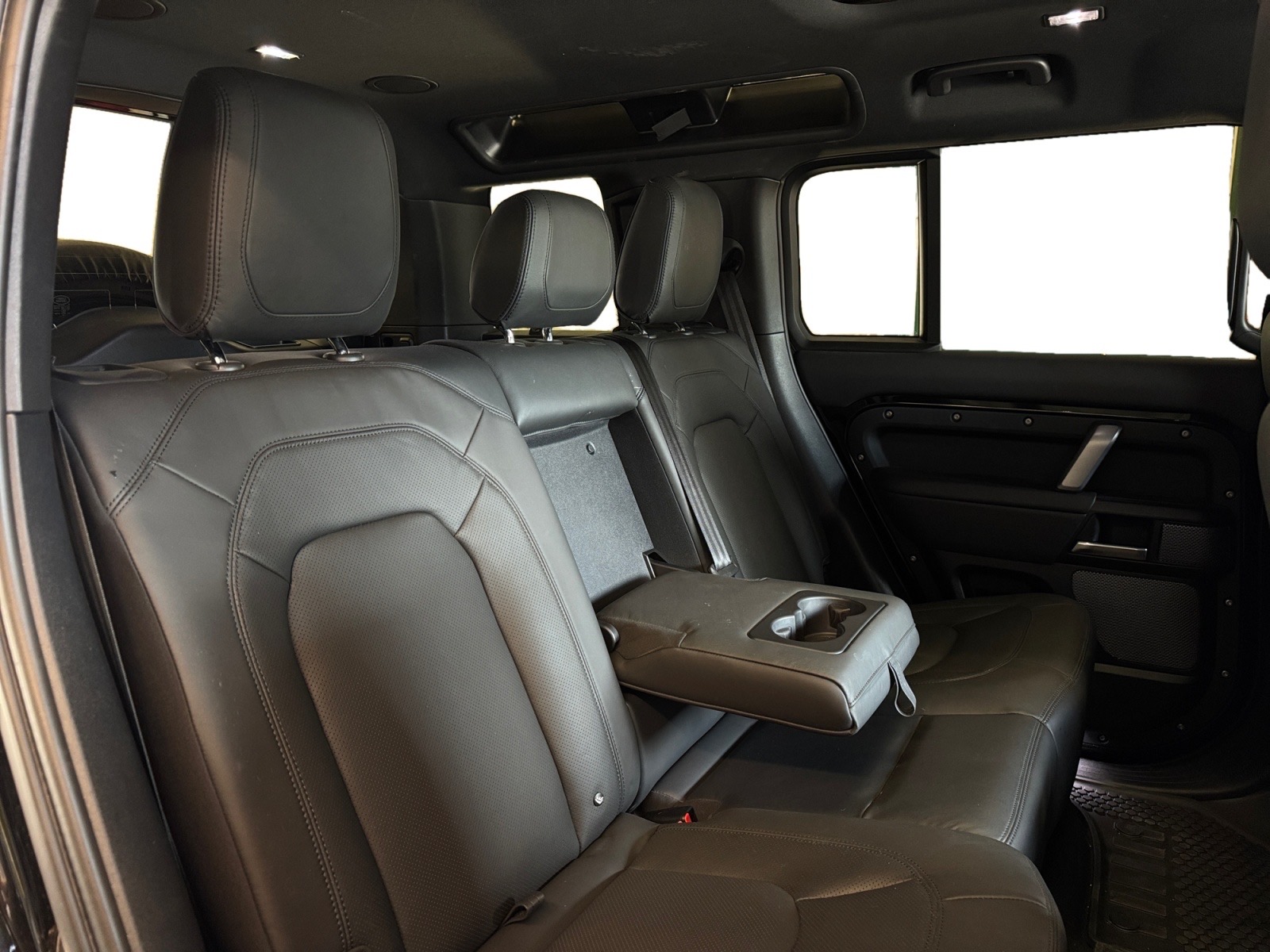 2024 Land Rover Defender 110 P525 V8 — photo 19