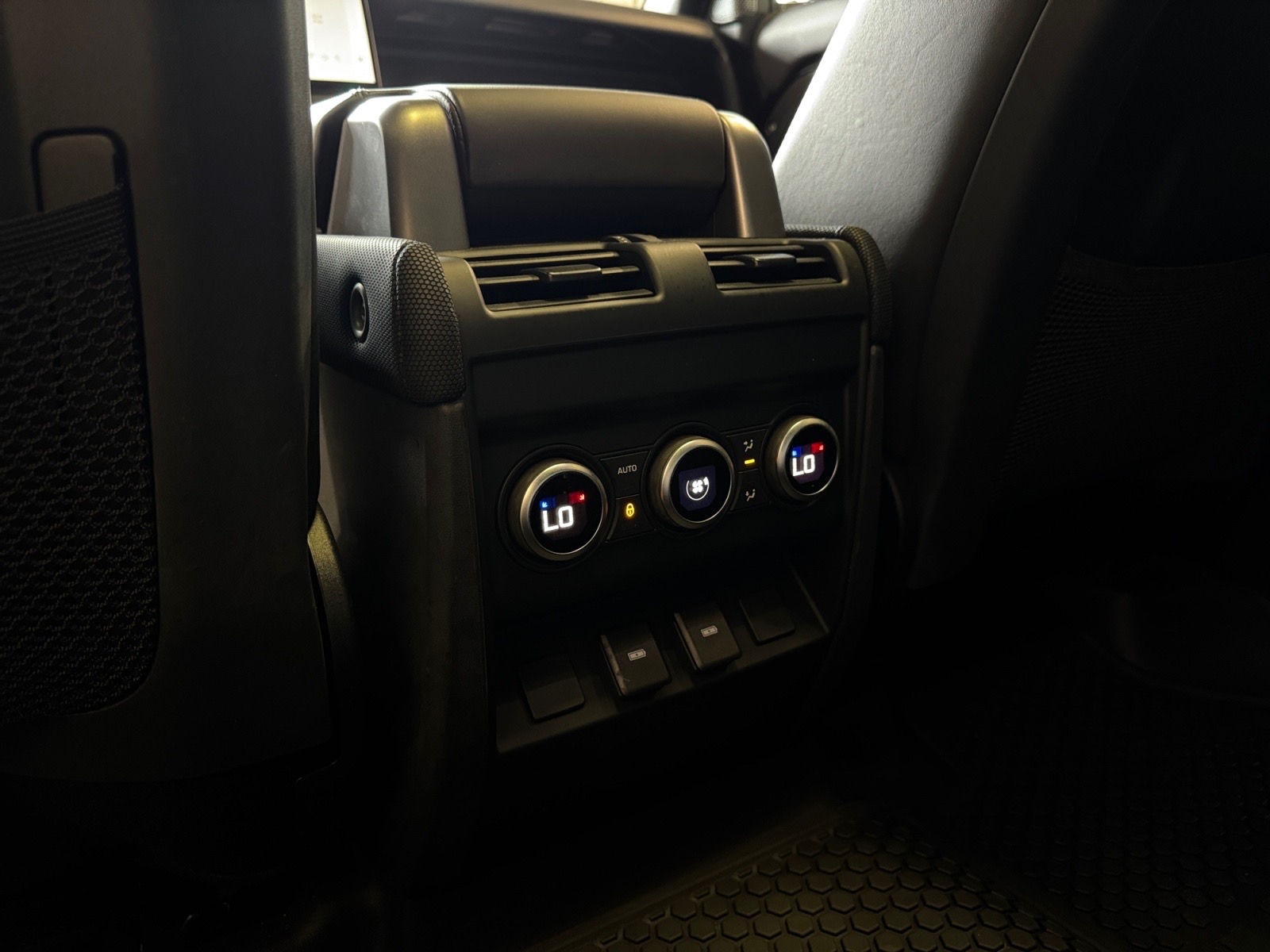 2024 Land Rover Defender 110 P525 V8 — photo 20