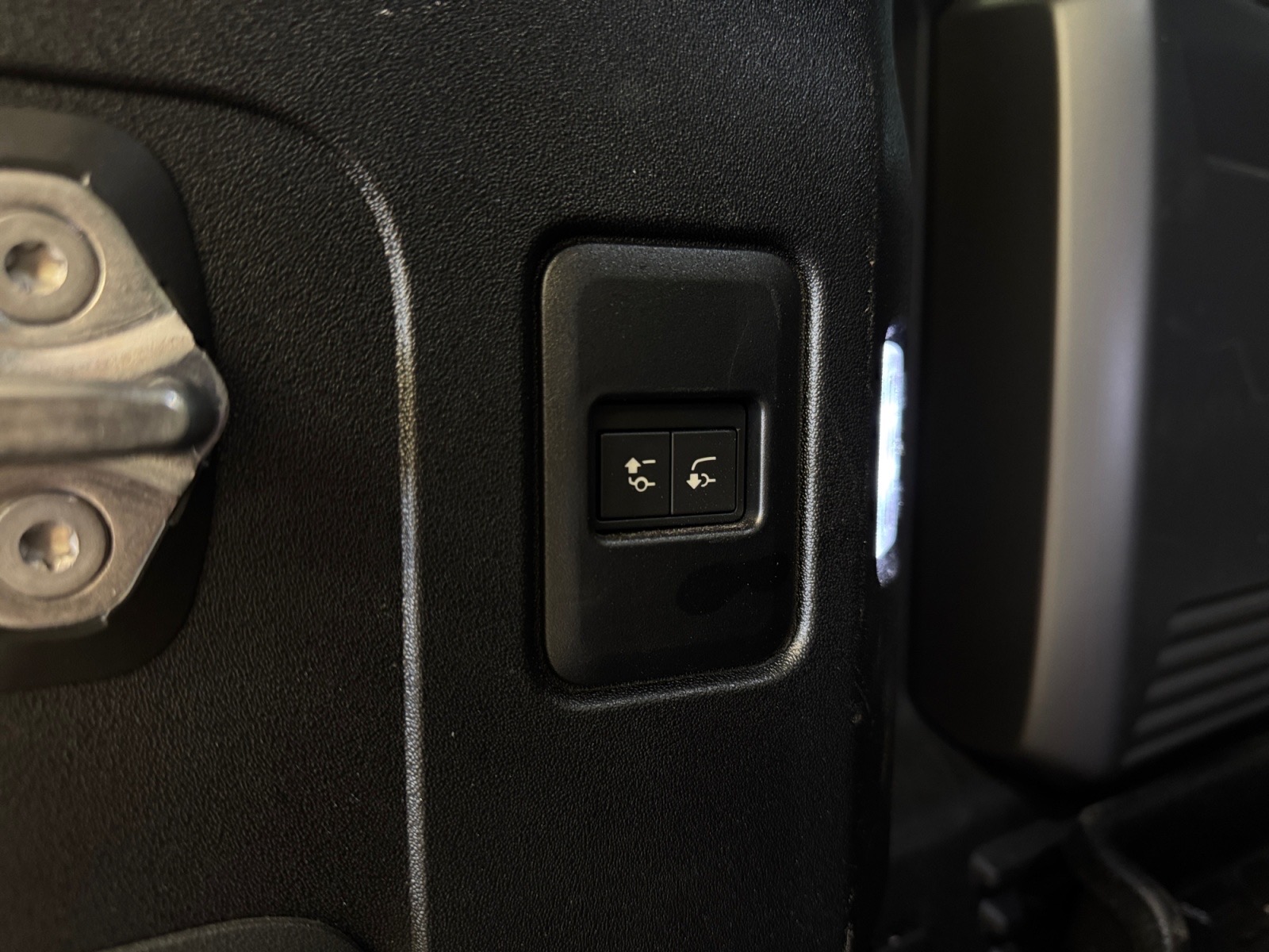 2024 Land Rover Defender 110 P525 V8 — photo 25