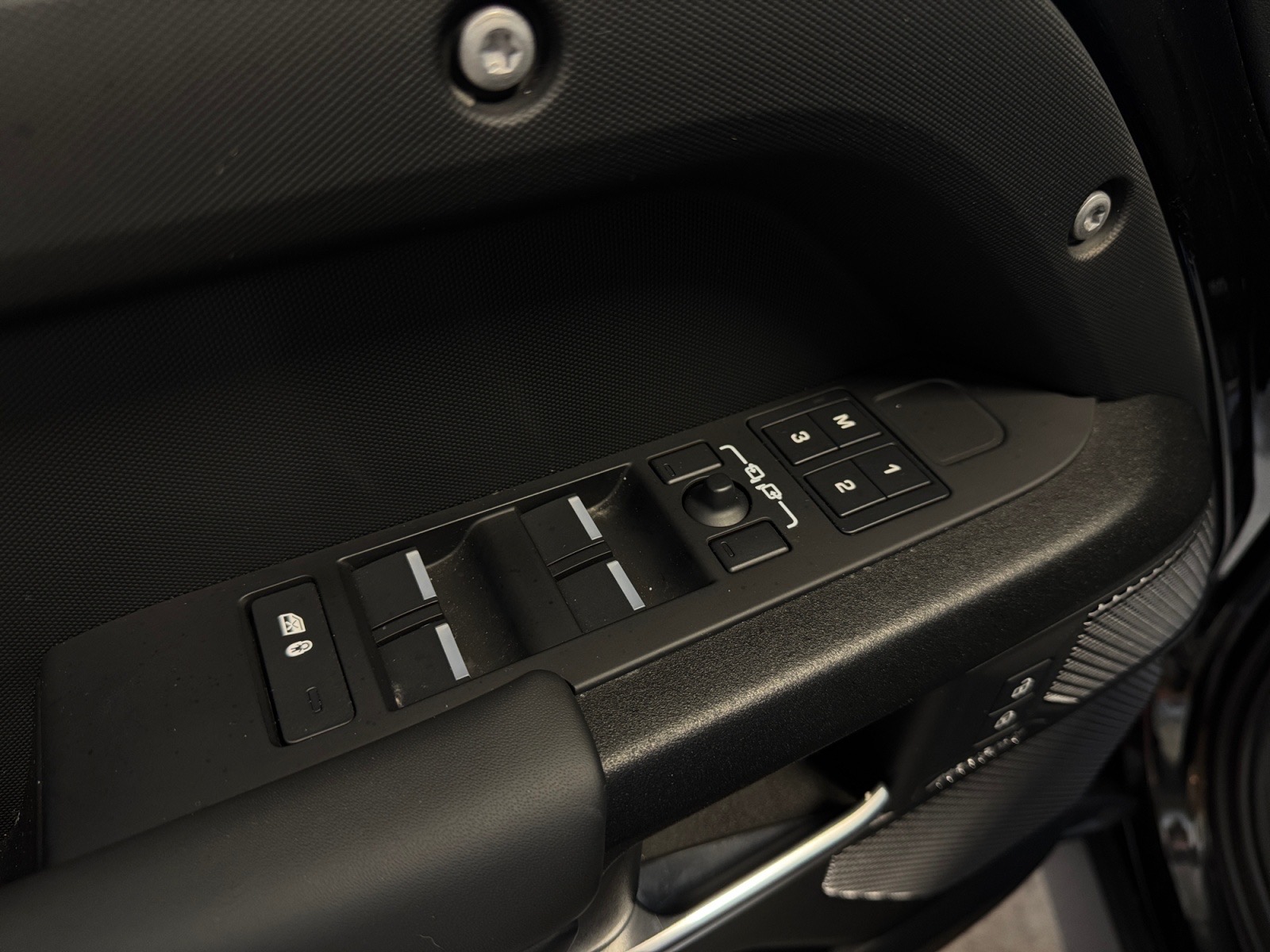 2024 Land Rover Defender 110 P525 V8 — photo 27