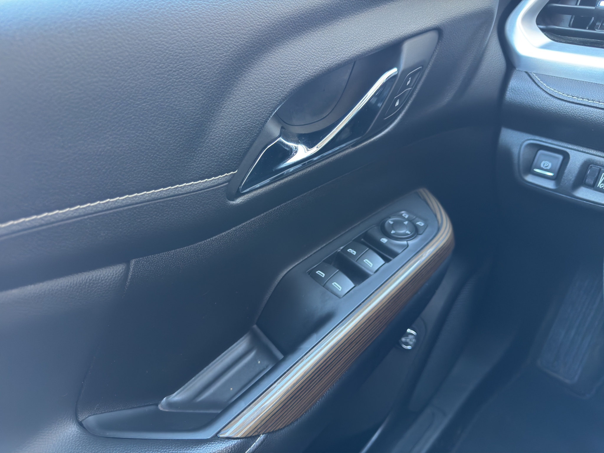 2023 GMC Acadia AWD 4dr SLE — photo 15