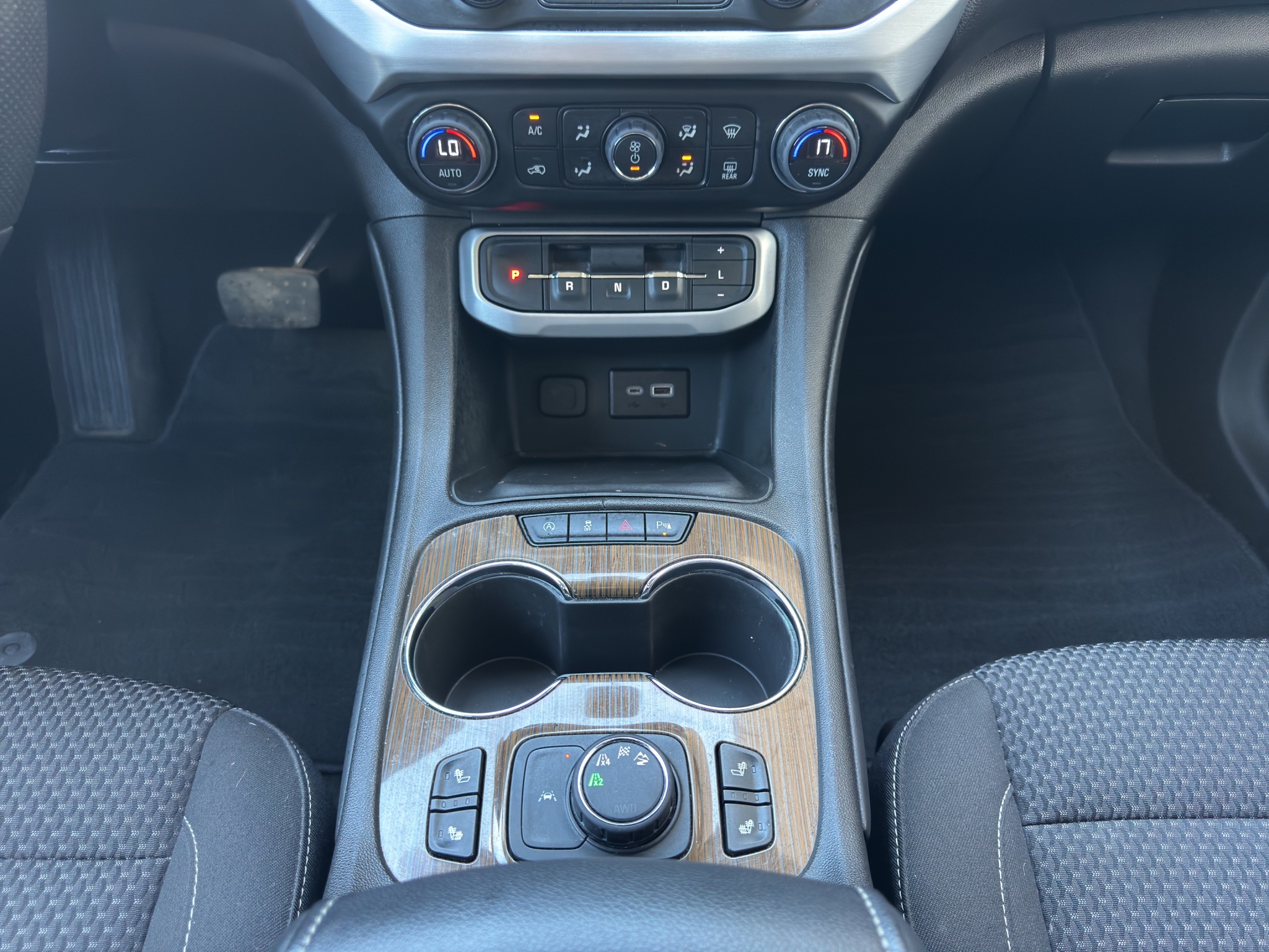 2023 GMC Acadia AWD 4dr SLE — photo 17