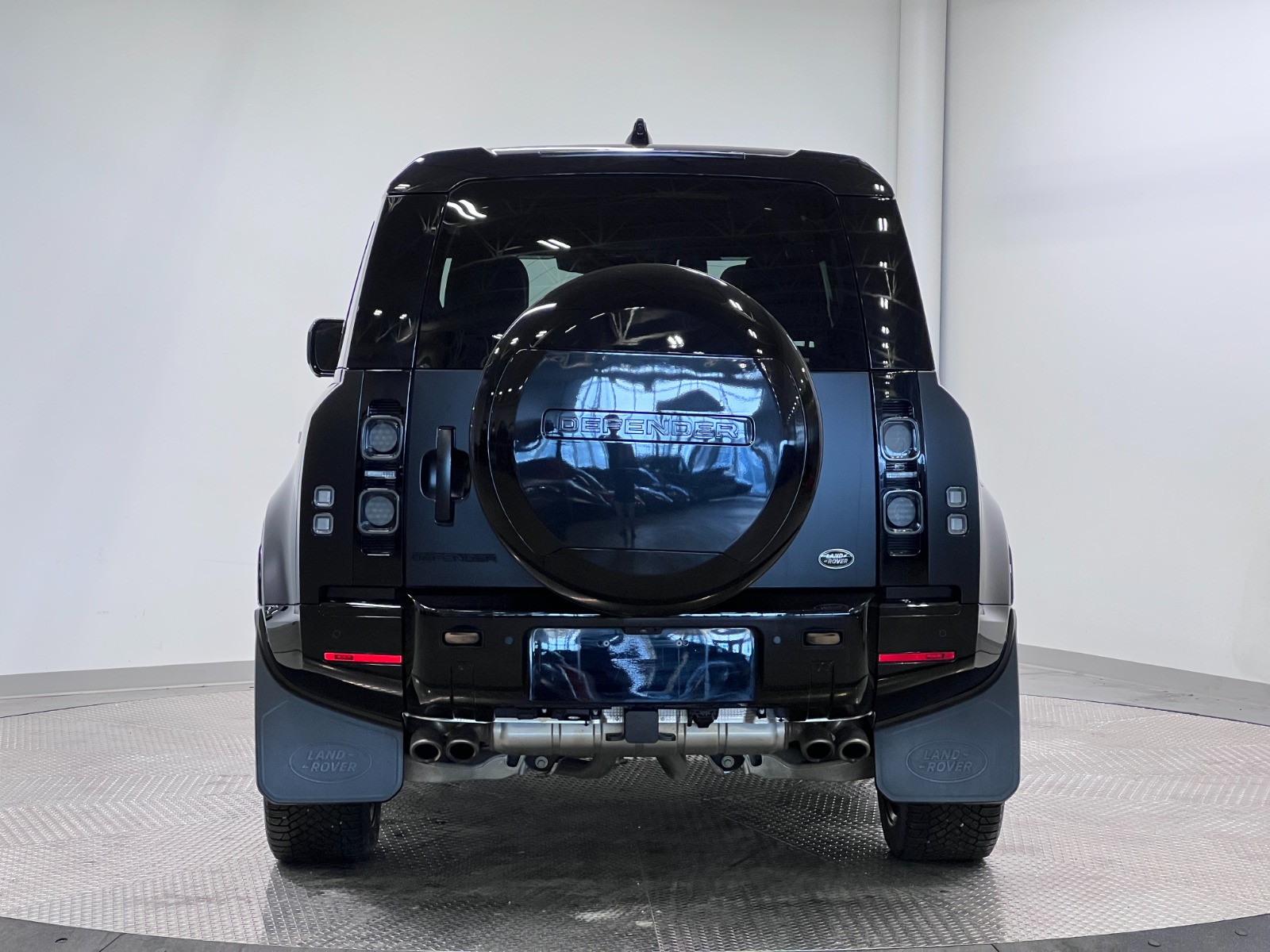 2023 Land Rover Defender 110 V8 AWD — photo 6