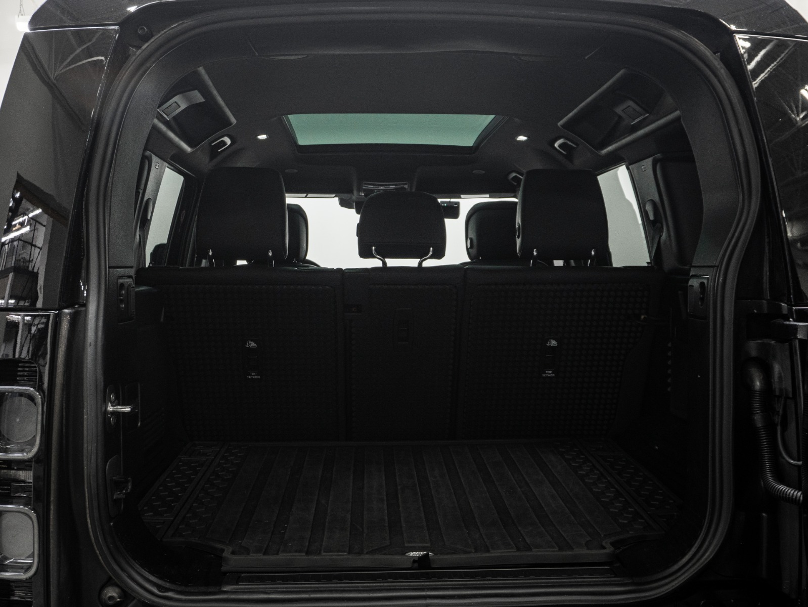 2023 Land Rover Defender 110 V8 AWD — photo 14