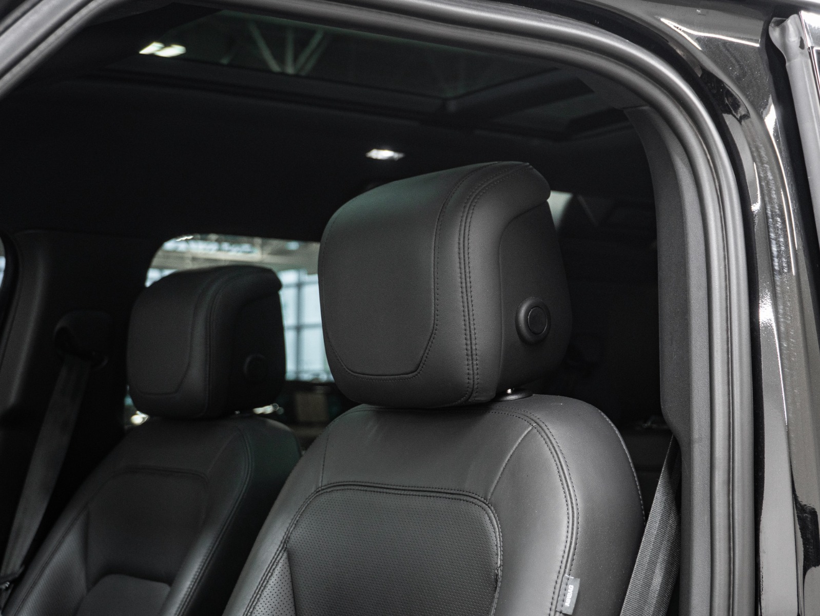 2023 Land Rover Defender 110 V8 AWD — photo 24