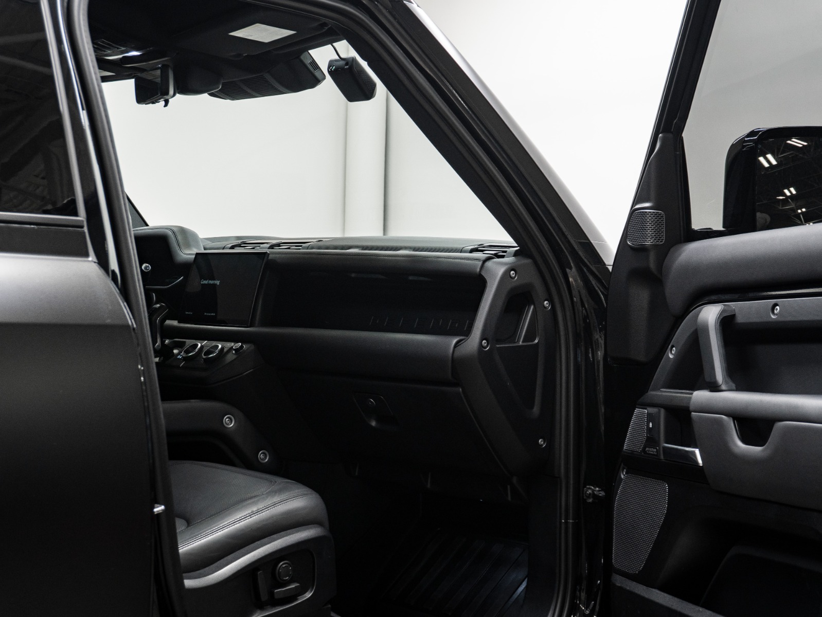 2023 Land Rover Defender 110 V8 AWD — photo 25
