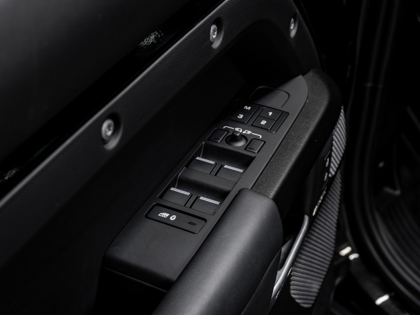 2023 Land Rover Defender 110 V8 AWD — photo 27