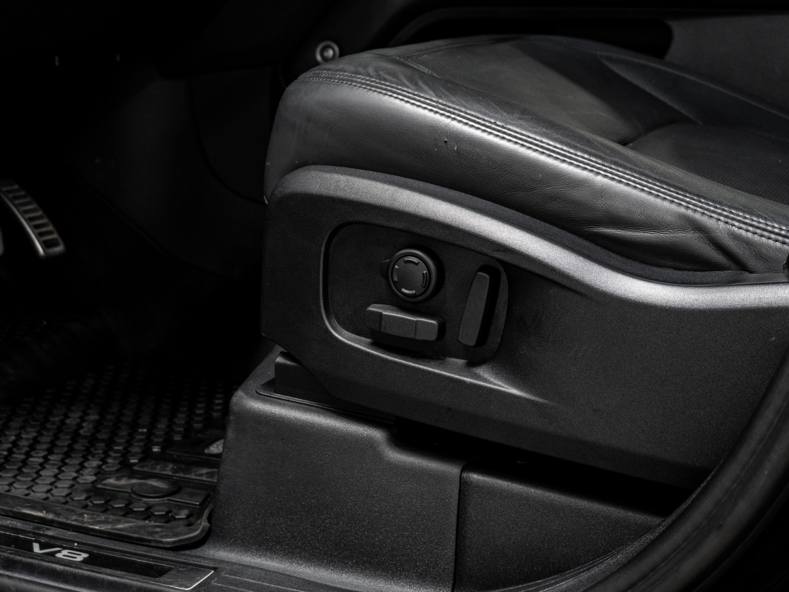 2023 Land Rover Defender 110 V8 AWD — photo 29