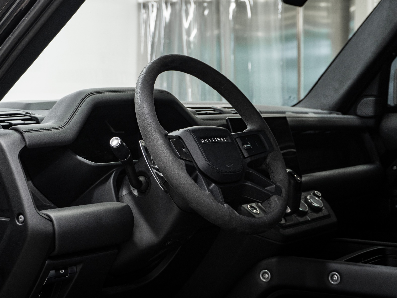 2023 Land Rover Defender 110 V8 AWD — photo 30