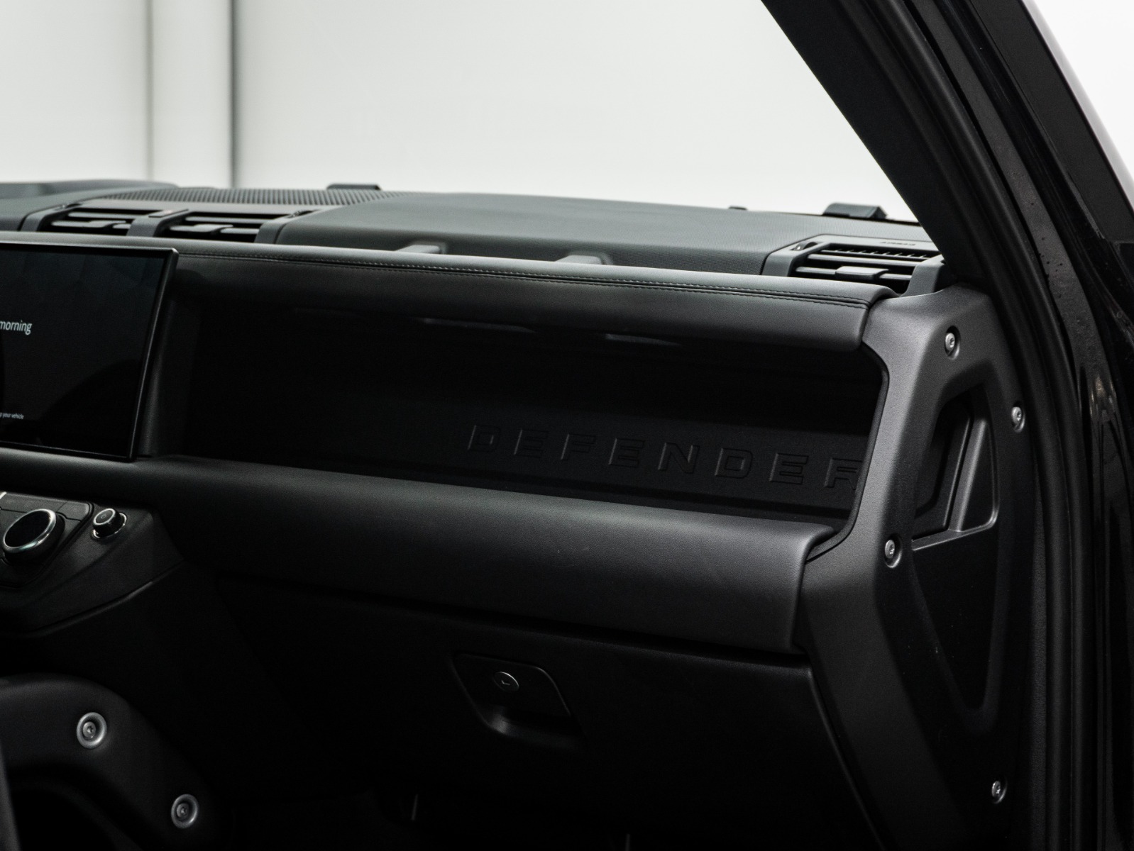 2023 Land Rover Defender 110 V8 AWD — photo 31