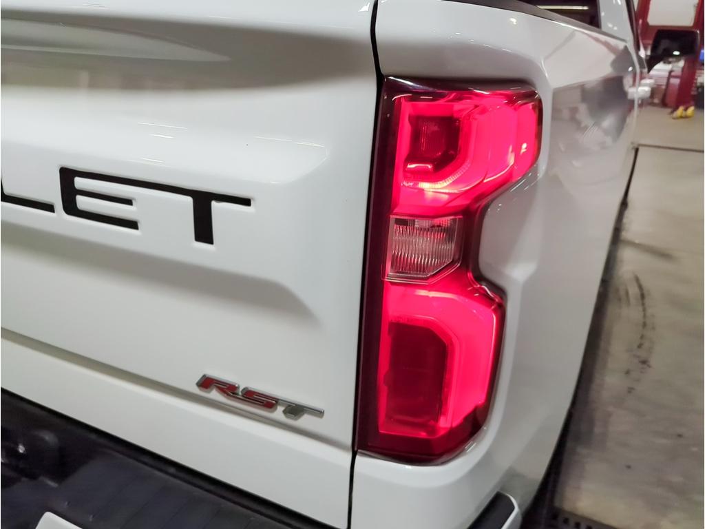 2021 Chevrolet Silverado 1500 4WD Crew Cab 147" RST — photo 11
