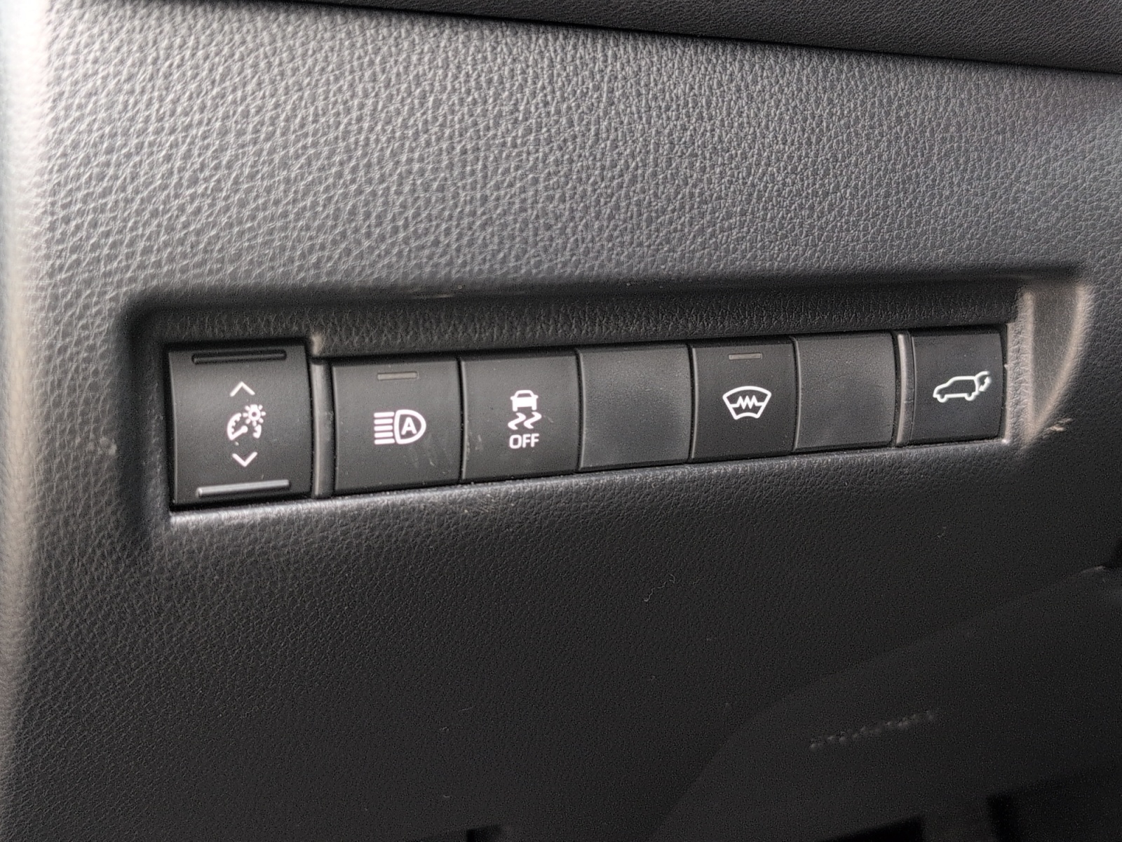 2024 Toyota Venza LE AWD — photo 11
