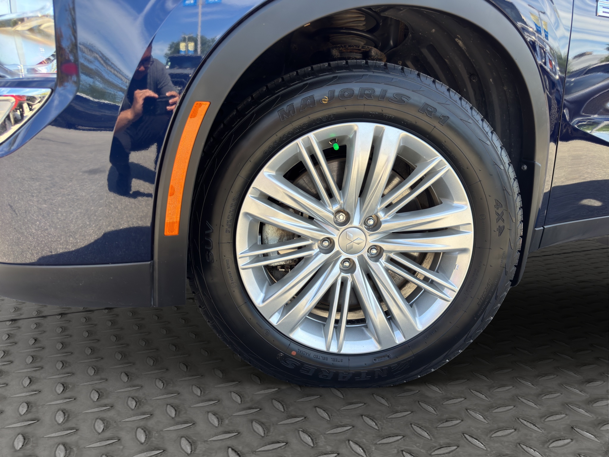 2024 Mitsubishi Outlander Plug-In Hybrid SEL S-AWC — photo 6