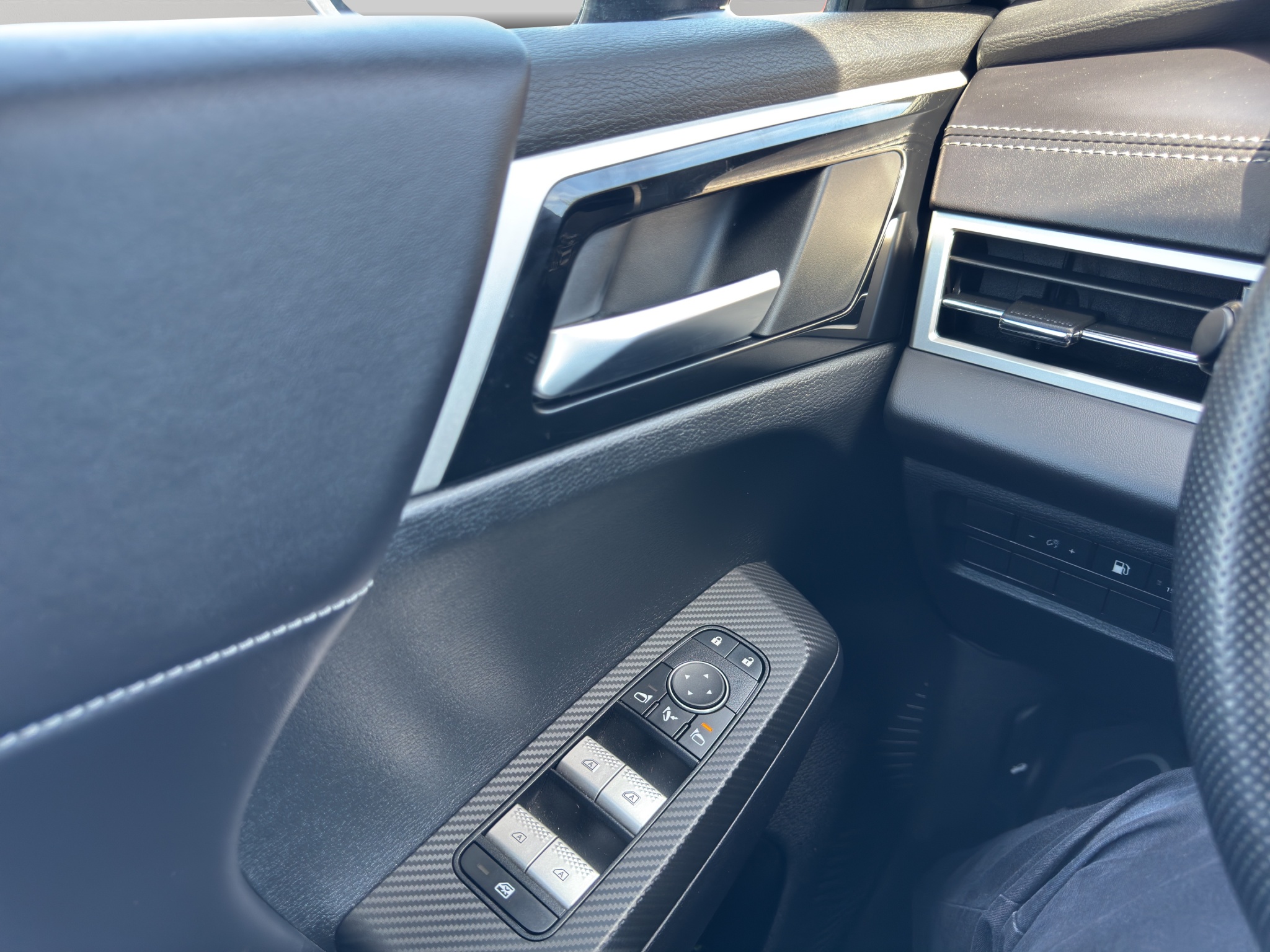 2024 Mitsubishi Outlander Plug-In Hybrid SEL S-AWC — photo 14