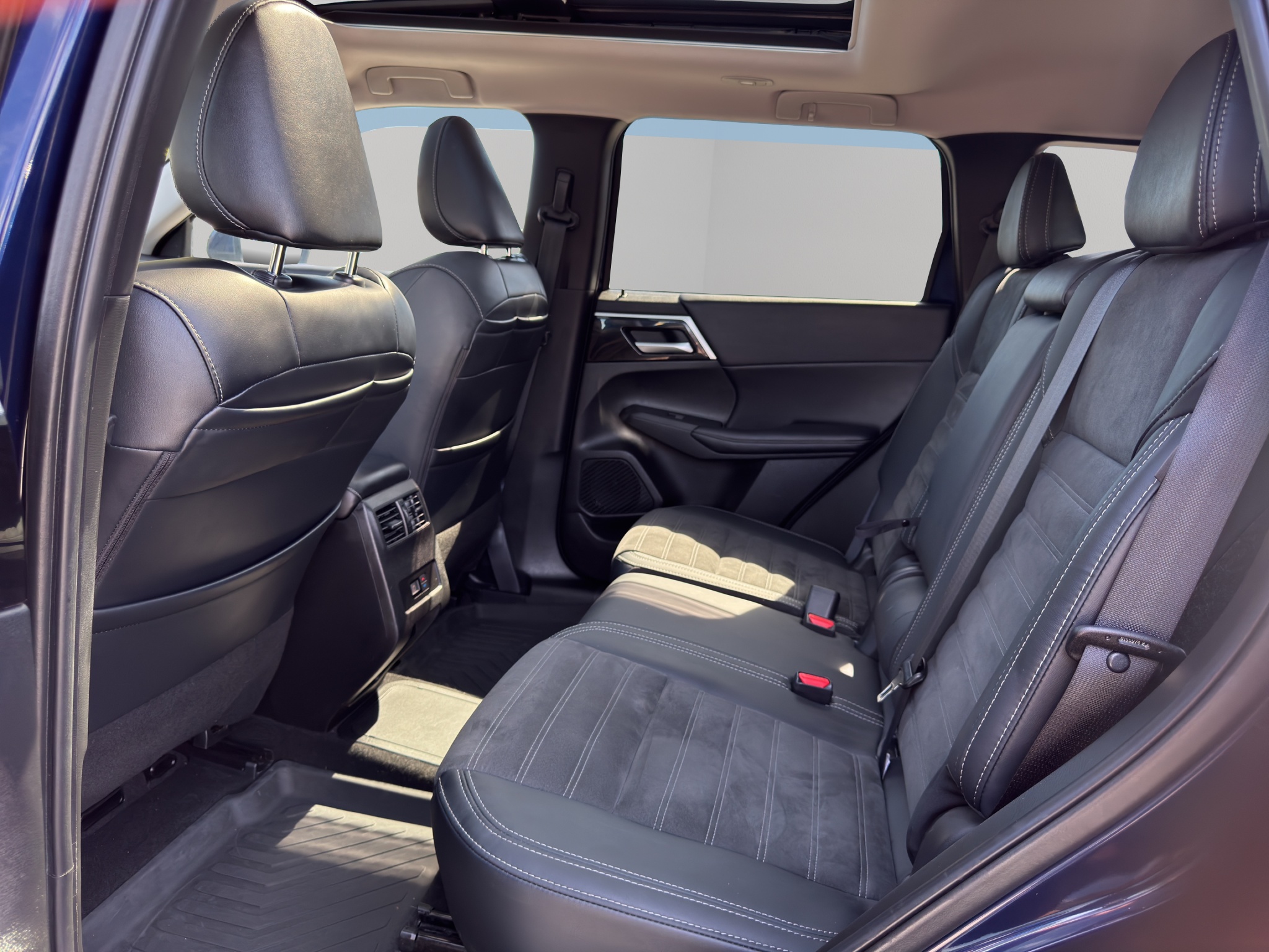 2024 Mitsubishi Outlander Plug-In Hybrid SEL S-AWC — photo 20