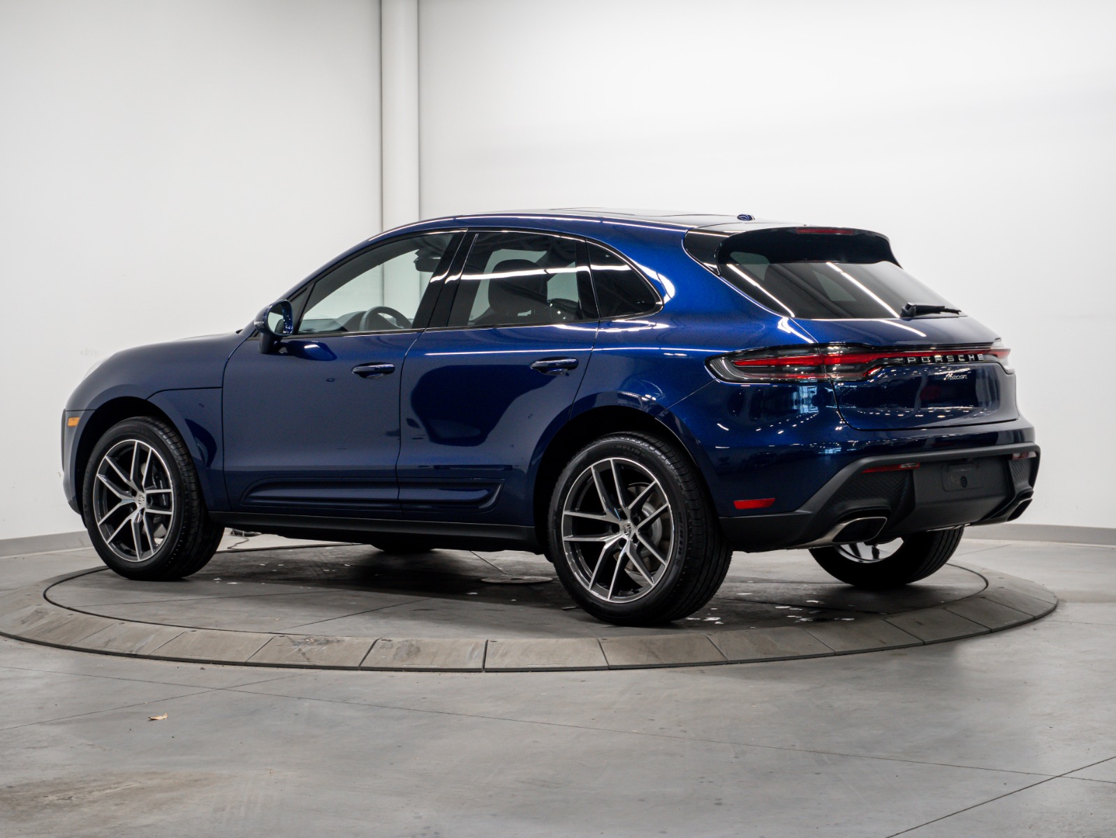 2025 Porsche Macan AWD — photo 3