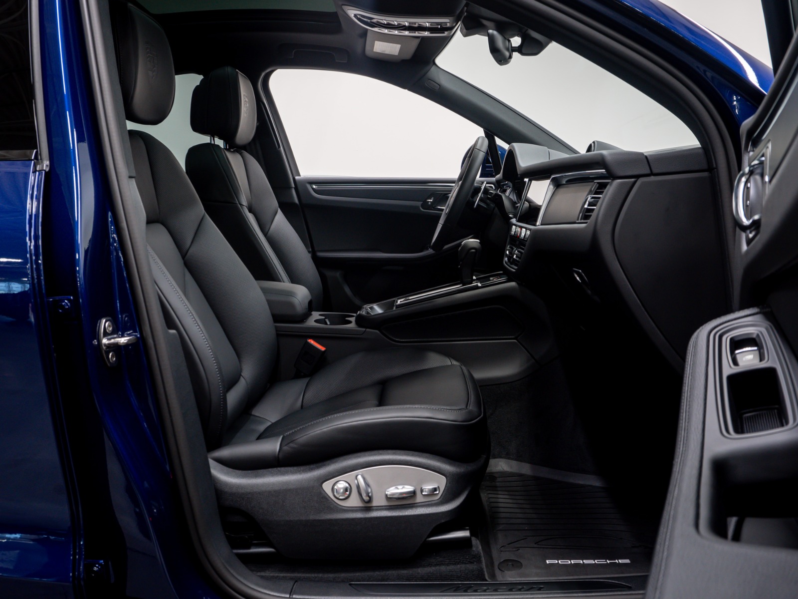 2025 Porsche Macan AWD — photo 5