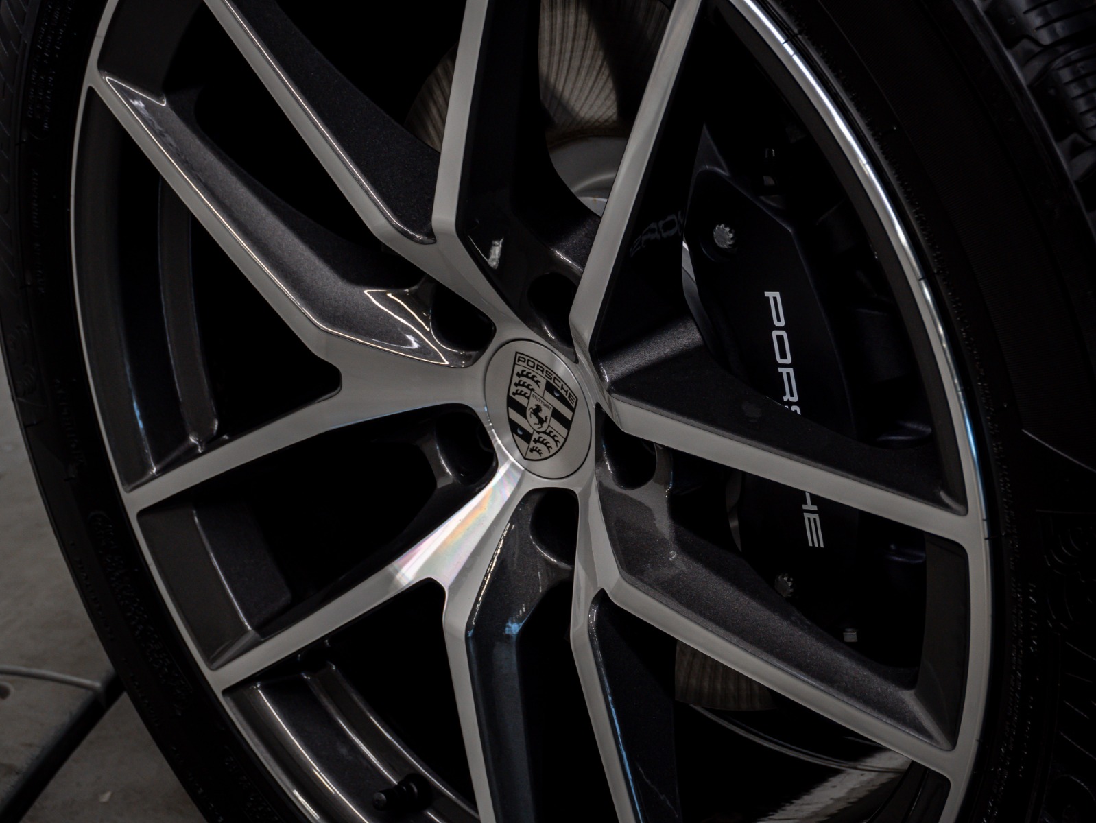 2025 Porsche Macan AWD — photo 10