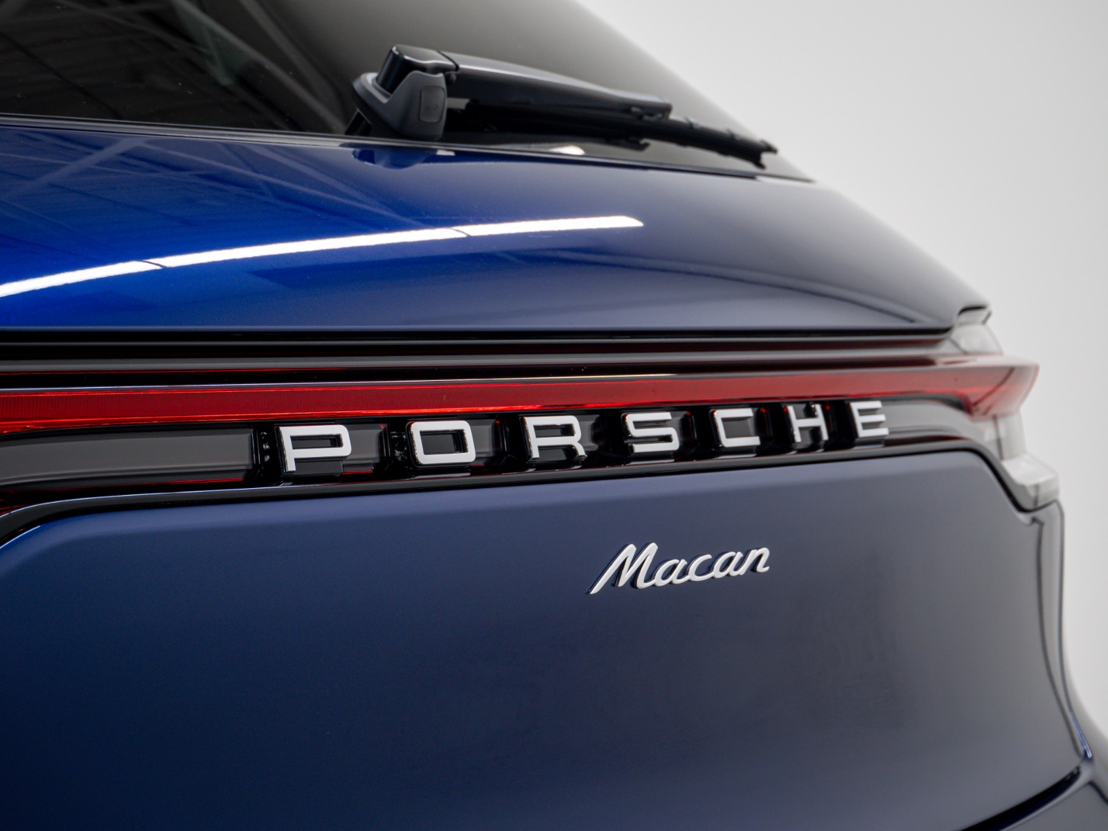 2025 Porsche Macan AWD — photo 12