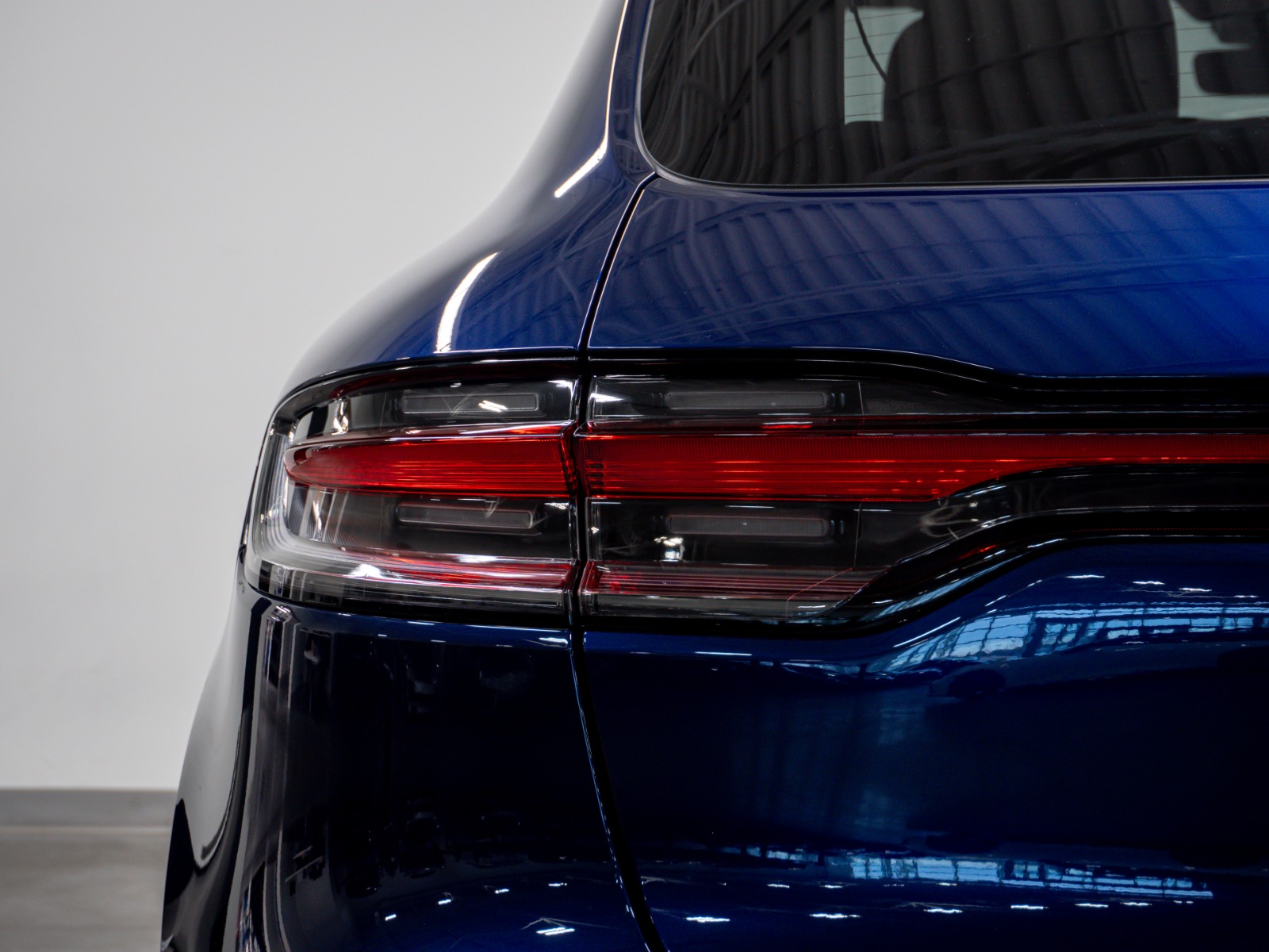 2025 Porsche Macan AWD — photo 14