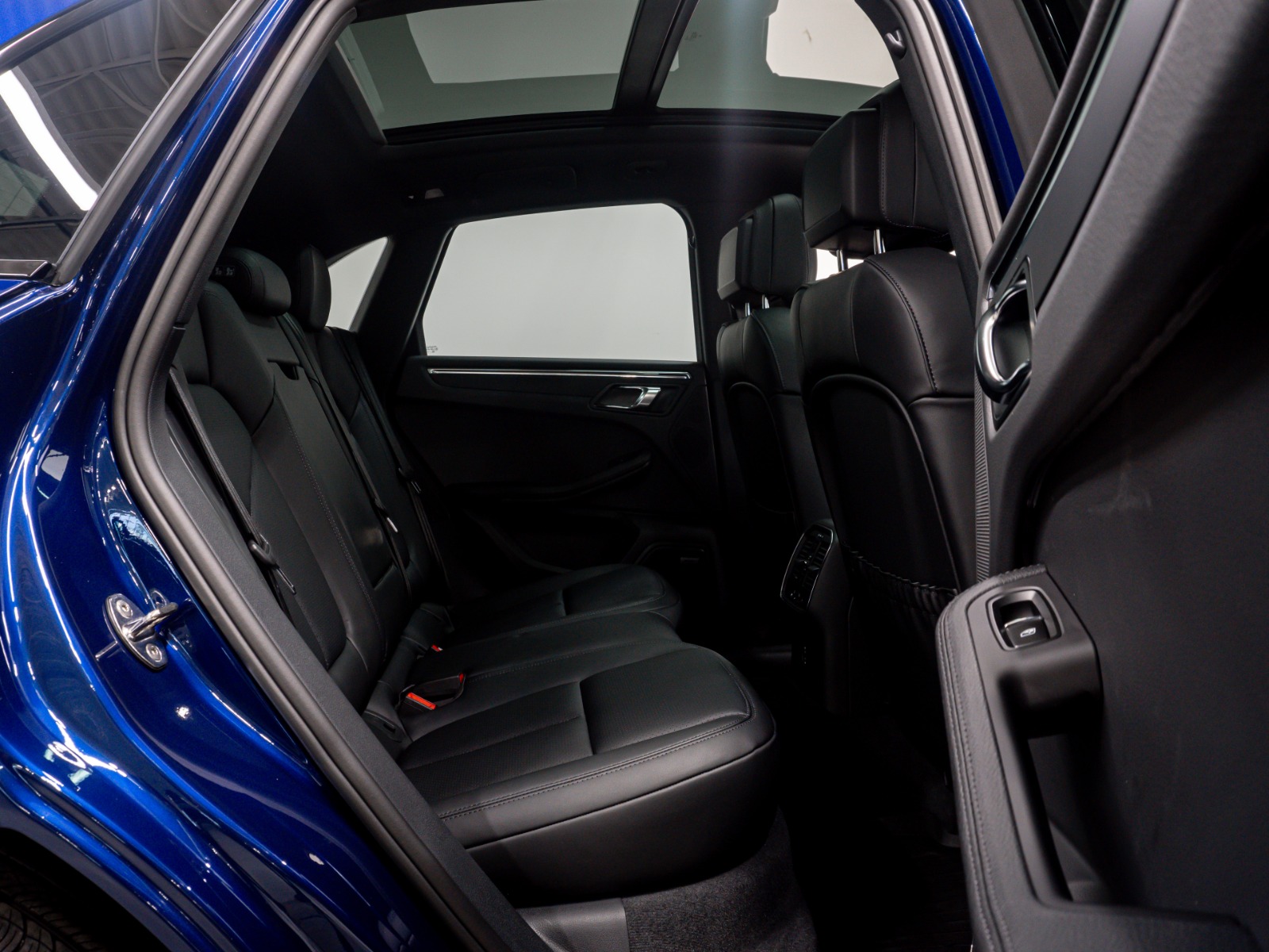 2025 Porsche Macan AWD — photo 21
