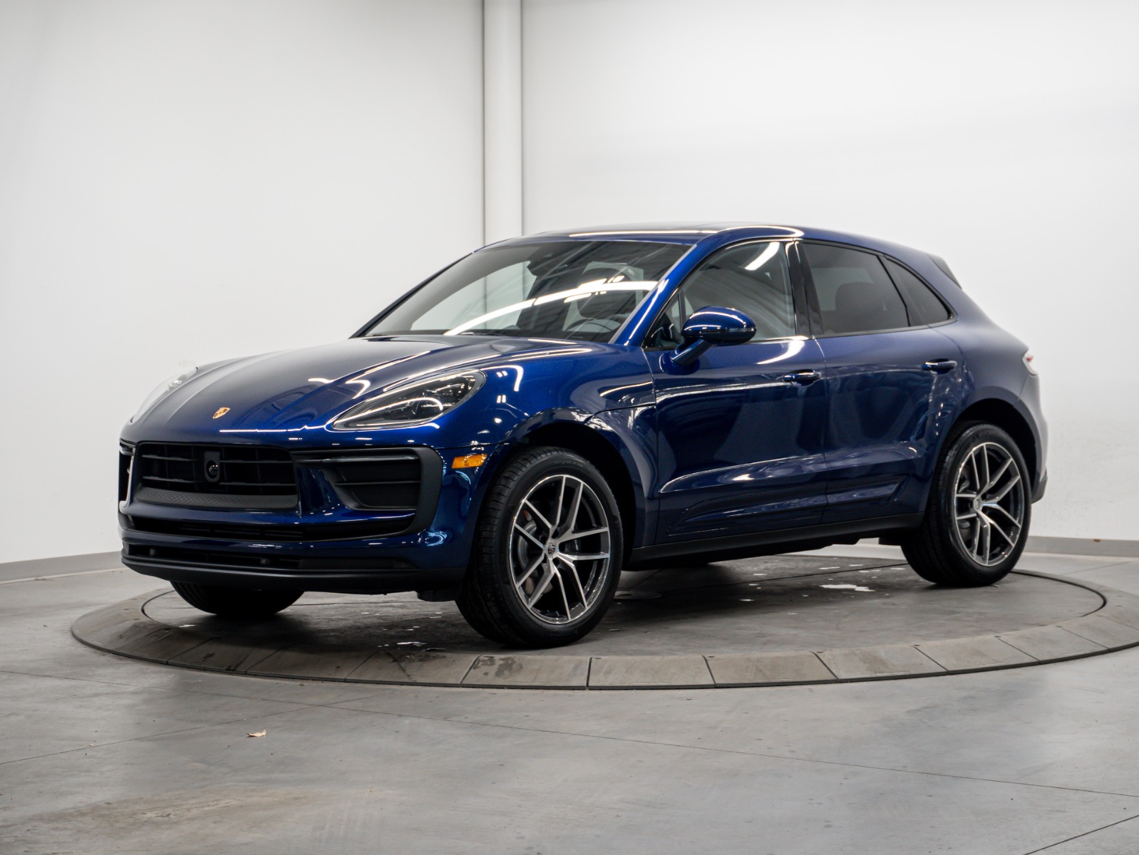 2025 Porsche Macan AWD — photo 1