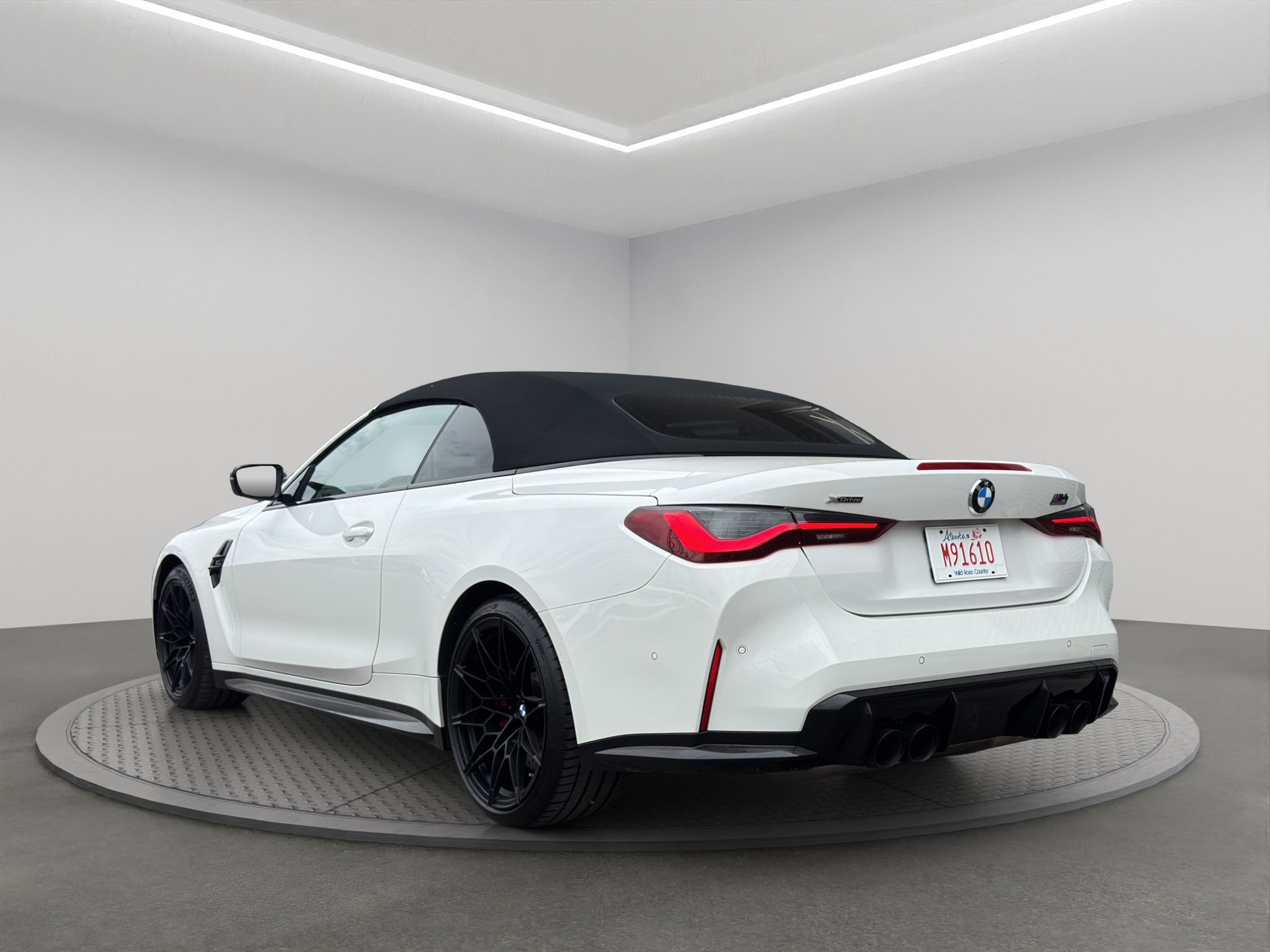 2024 BMW M4 Competition xDrive Convertible — photo 4