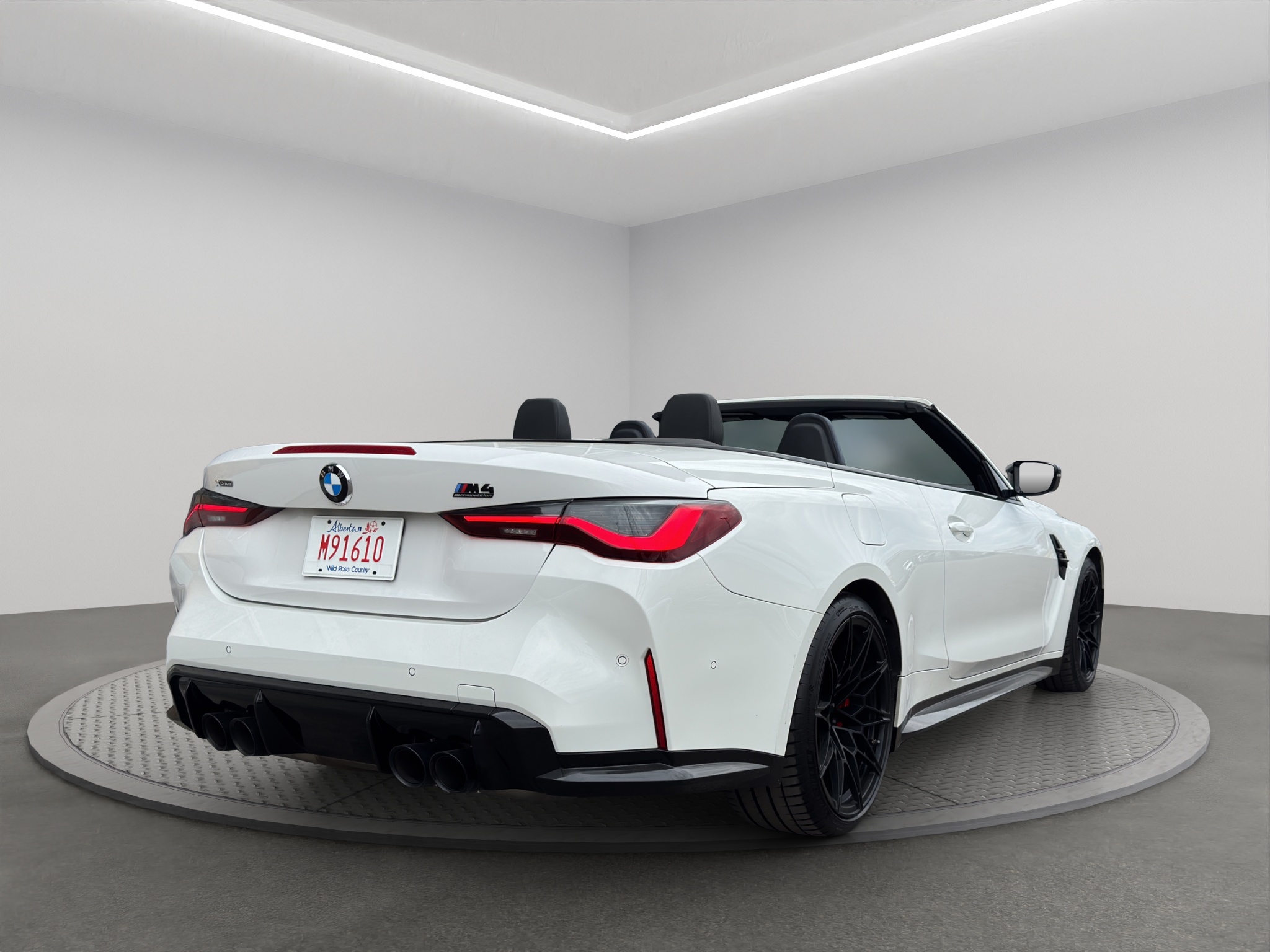 2024 BMW M4 Competition xDrive Convertible — photo 6