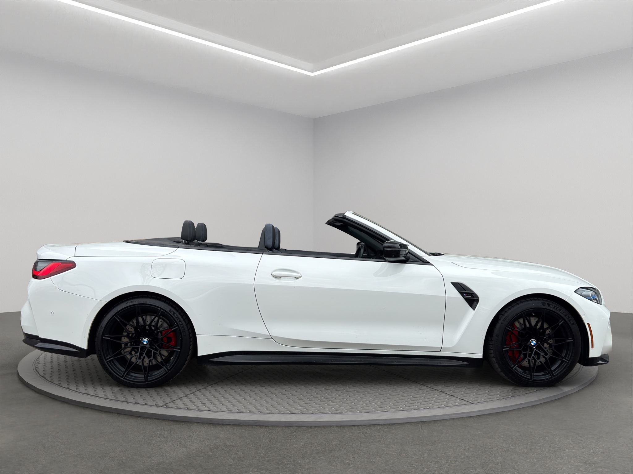 2024 BMW M4 Competition xDrive Convertible — photo 7