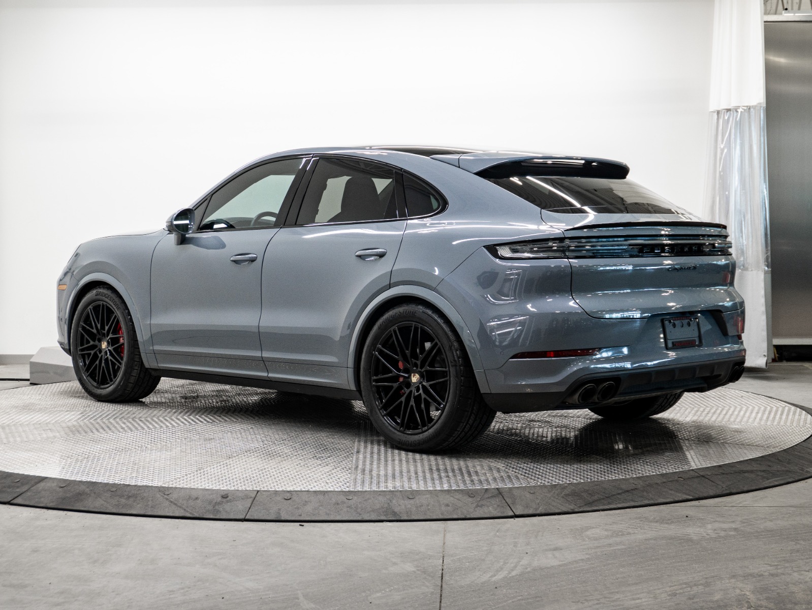 2024 Porsche Cayenne S Coupe AWD — photo 3