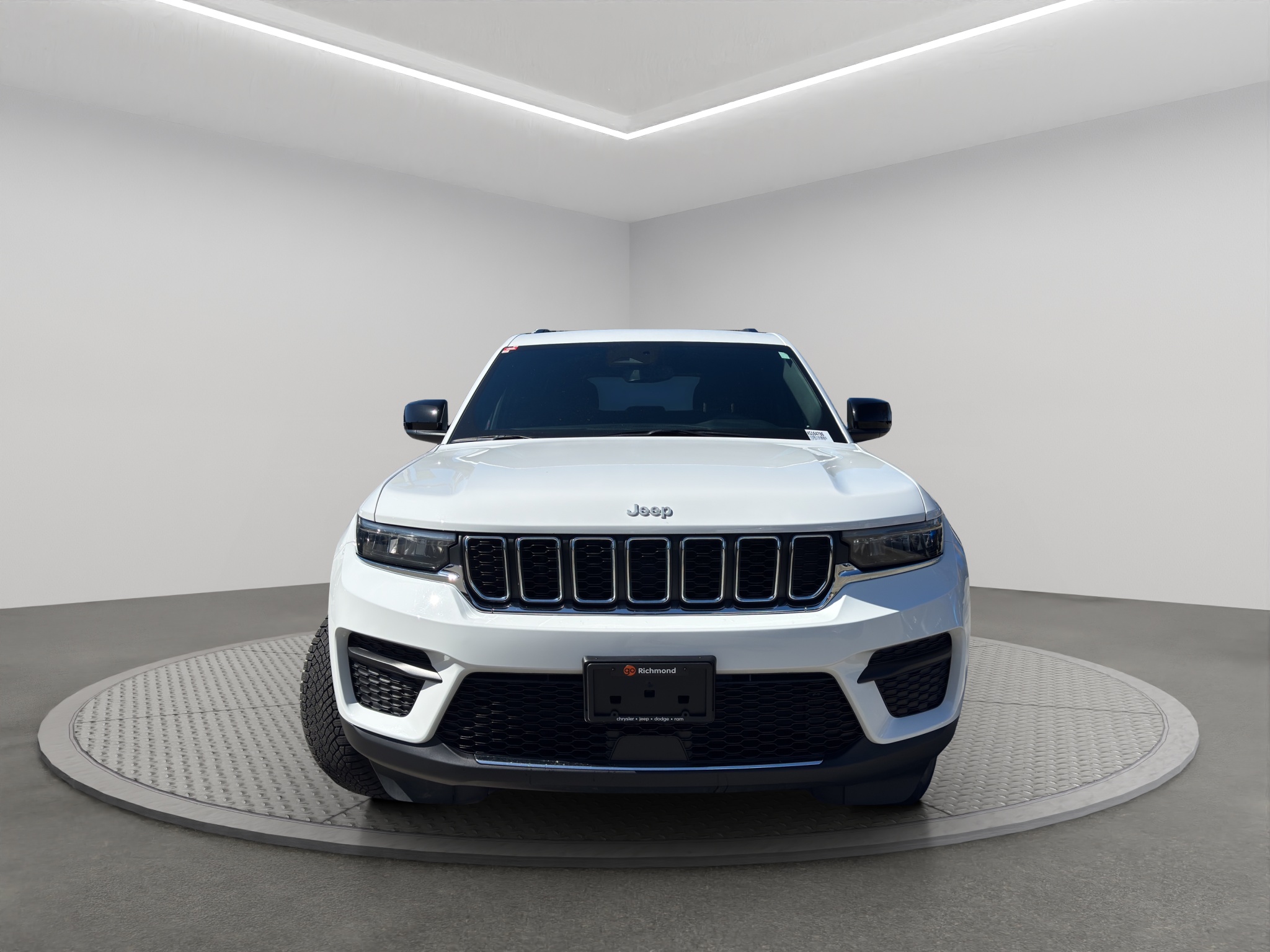 2024 Jeep Grand Cherokee Laredo 4x4 — photo 2