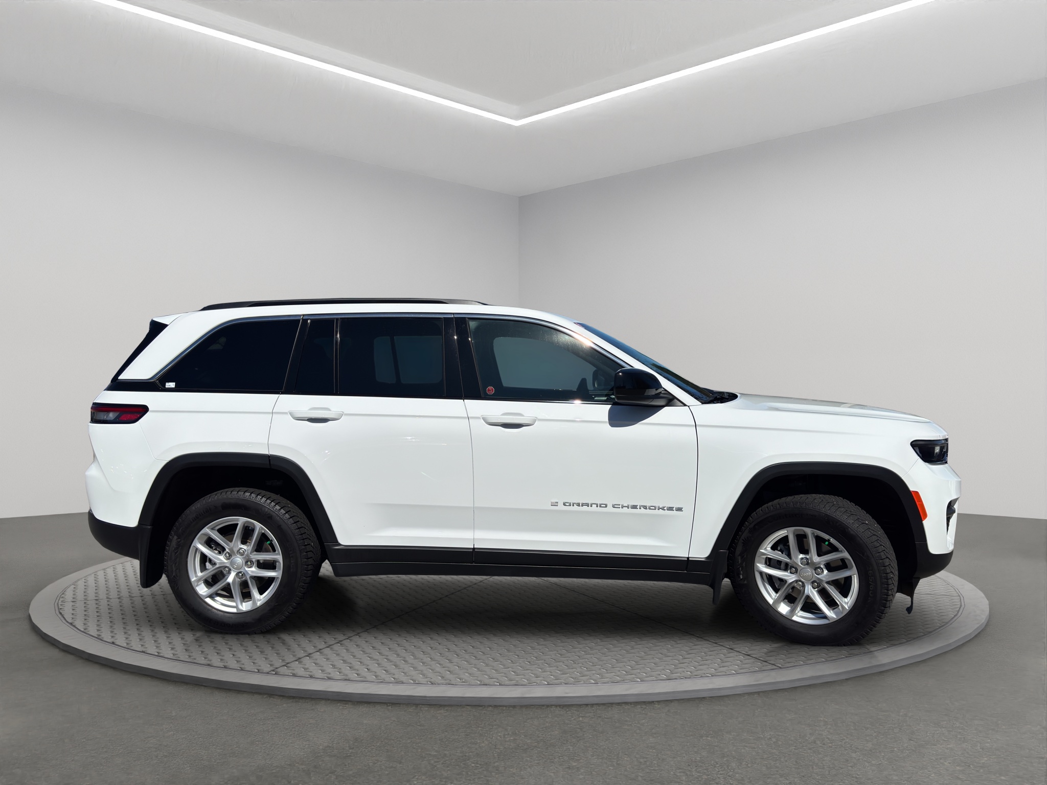 2024 Jeep Grand Cherokee Laredo 4x4 — photo 3