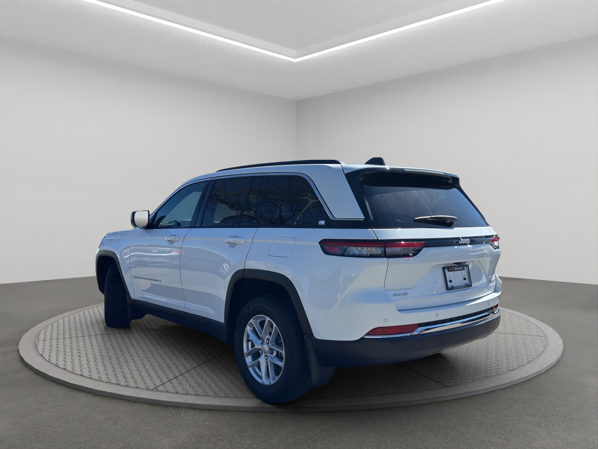 2024 Jeep Grand Cherokee Laredo 4x4 — photo 4