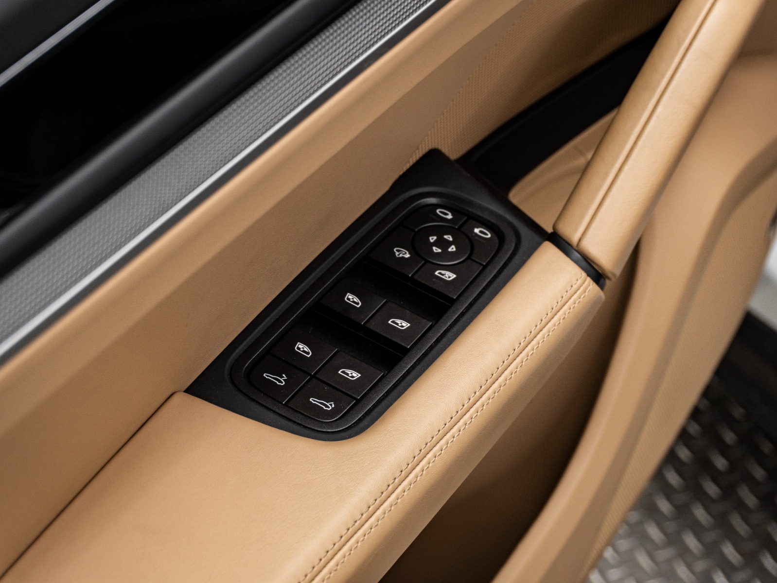 2024 Porsche Cayenne AWD — photo 25