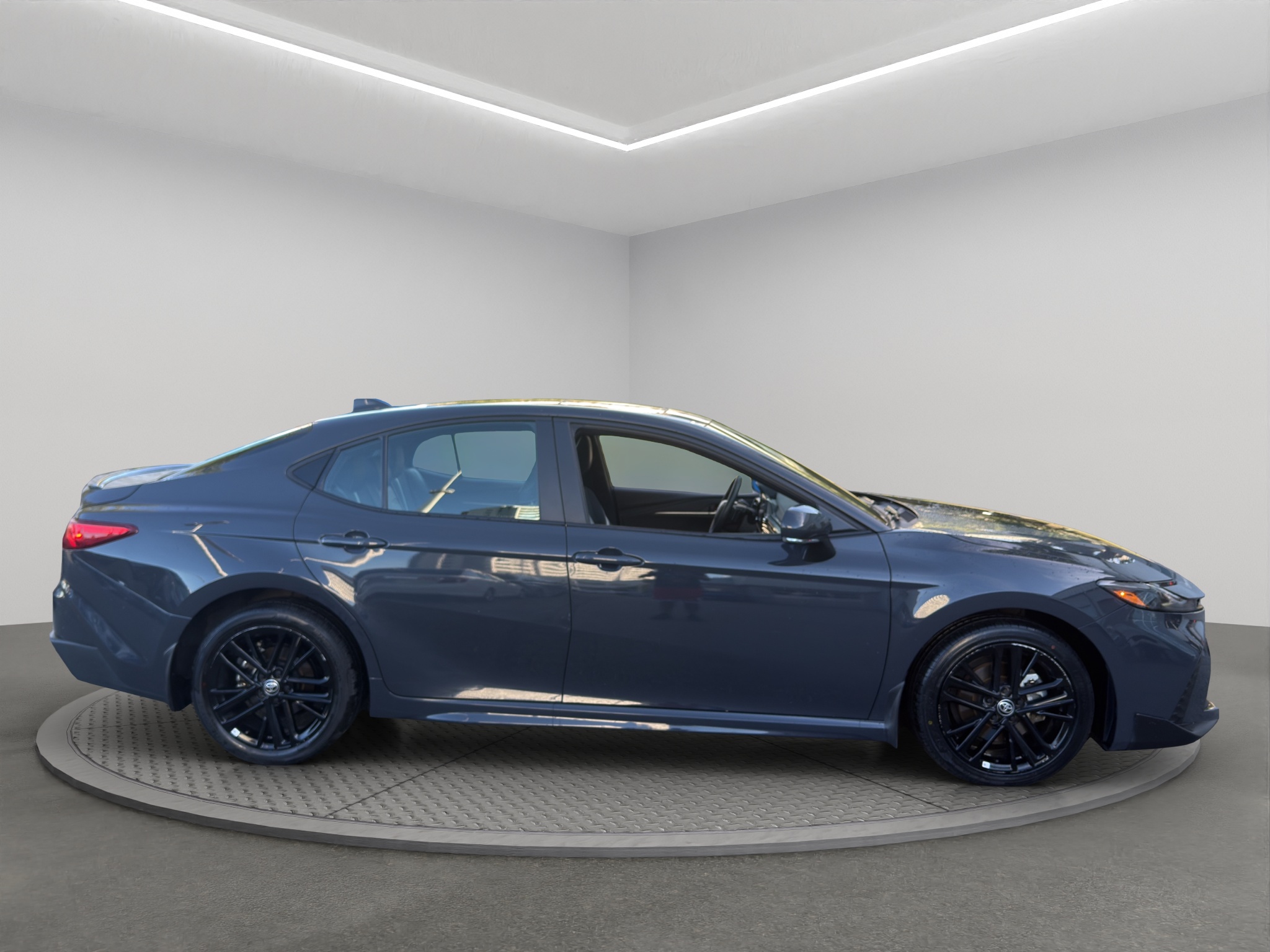 2025 Toyota Camry SE Upgrade CVT AWD — photo 3