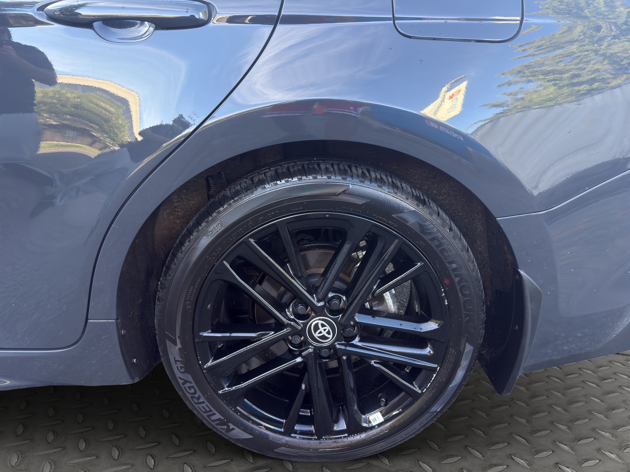2025 Toyota Camry SE Upgrade CVT AWD — photo 5