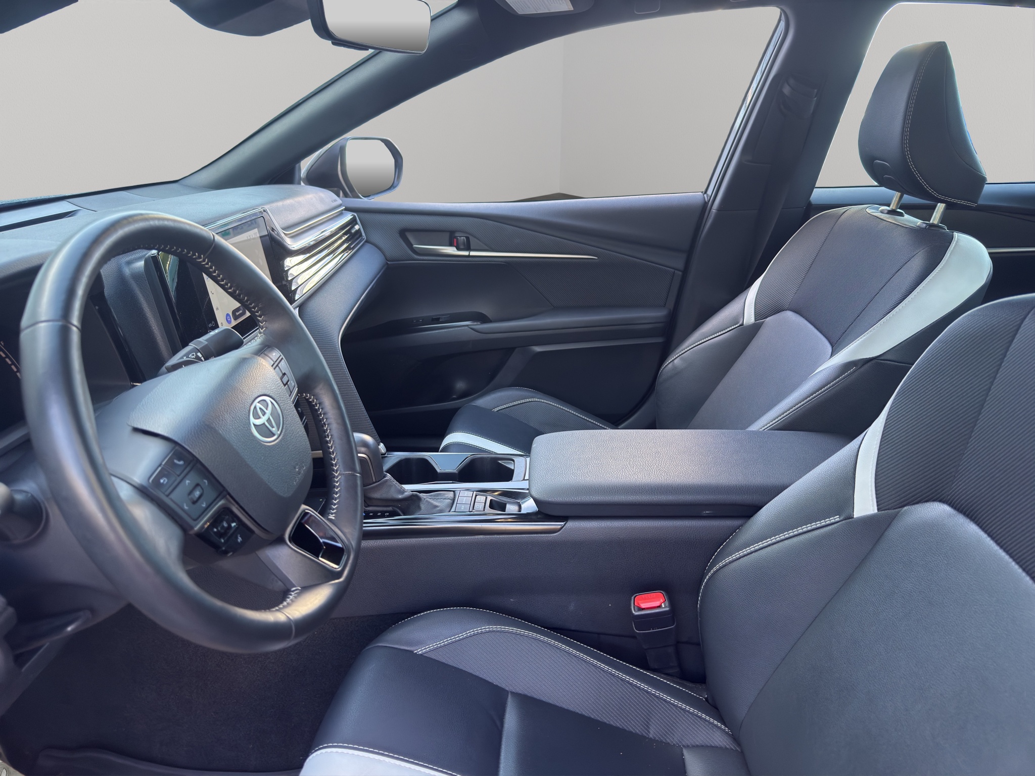 2025 Toyota Camry SE Upgrade CVT AWD — photo 8
