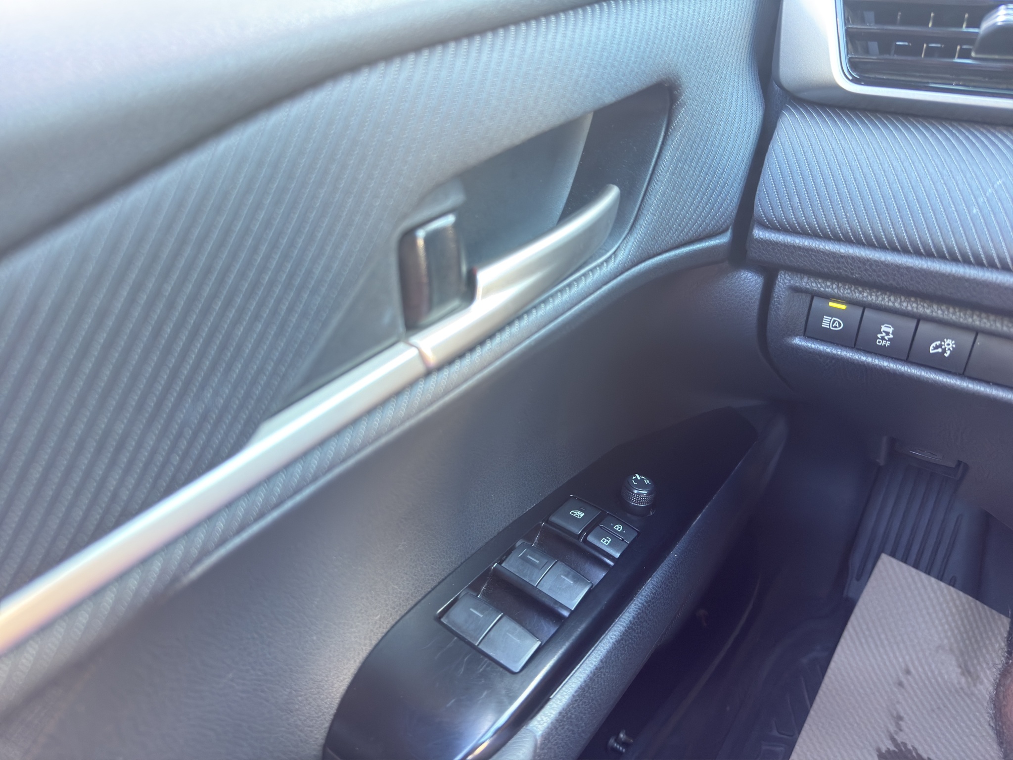 2025 Toyota Camry SE Upgrade CVT AWD — photo 11